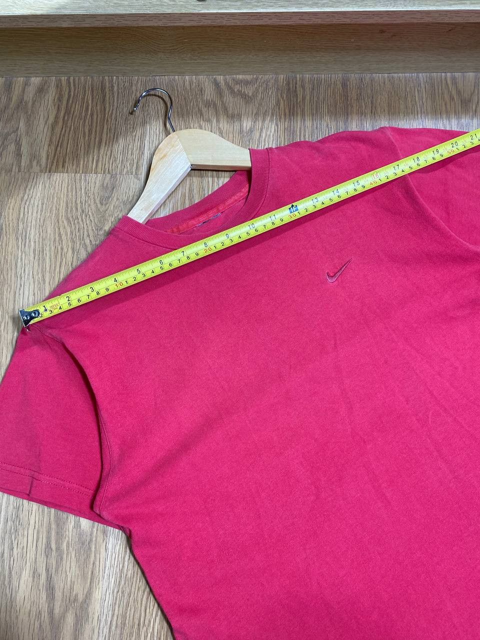 Nike × Vintage Vintage T-Shirt Nike Centre Logo Swoosh Y2k Style Size US S / EU 44-46 / 1 - 7 Thumbnail
