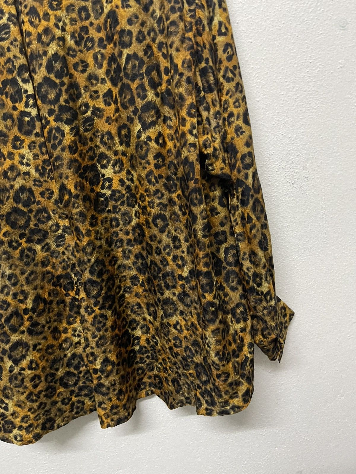 Yves Saint Laurent 1990s YVES SAINT LAURENT LEOPARD OPEN COLLAR FEMININE BLOUSE Size M / US 6-8 / IT 42-44 - 12 Thumbnail