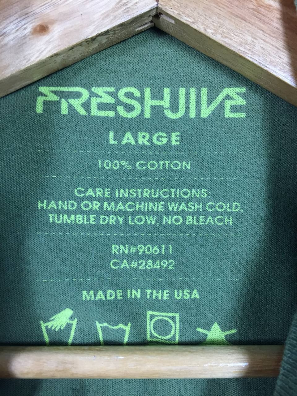 Freshjive Vtg Freshjive La Battalion Spell Out Logo Streetwear Tee Size US L / EU 52-54 / 3 - 8 Thumbnail