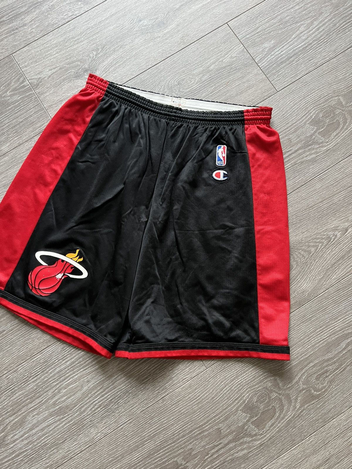 Champion × NBA × Vintage VINTAGE MIAMI HEAT NBA BASKETBALL SHORTS CHAMPION Size US 32 / EU 48 - 4 Thumbnail
