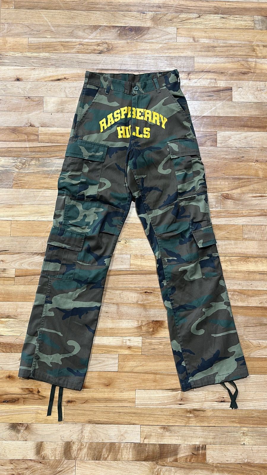 Gv gallery ( Rasperry Hills) Army camo Cargos XS