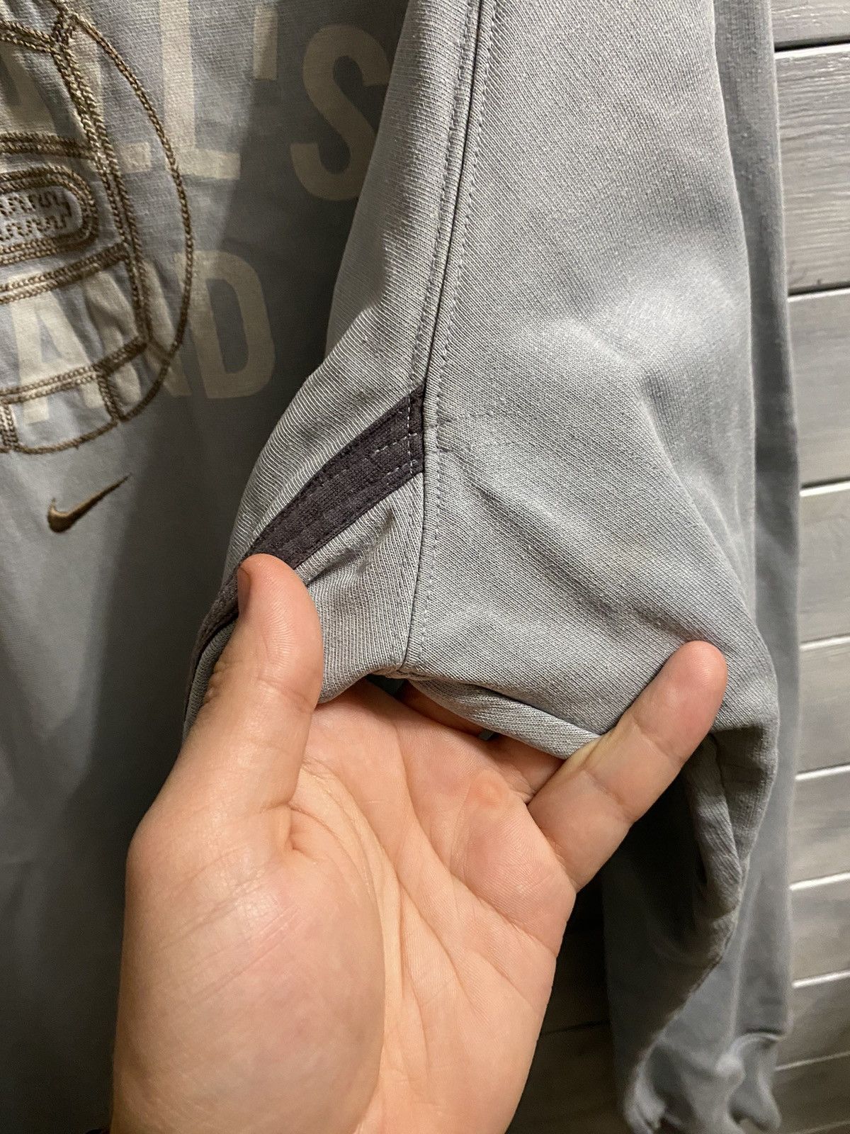 Vintage Rare Vintage Sweatshirt Nike Centr Logo Small swoosh Y2K Size US XL / EU 56 / 4 - 4 Thumbnail