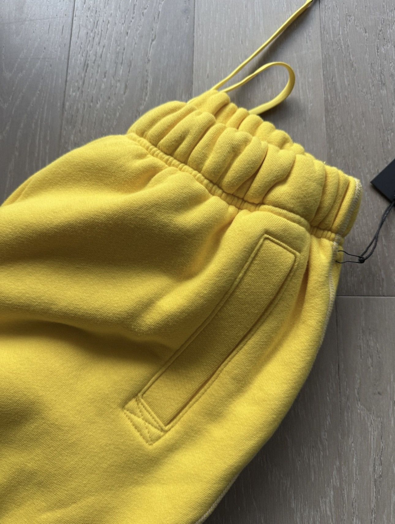 The GV Gallery MEDIUM SMALL GV GALLERY RASPBERRY HILLS LEMON DROP SWEATS Size US 32 / EU 48 - 5 Thumbnail