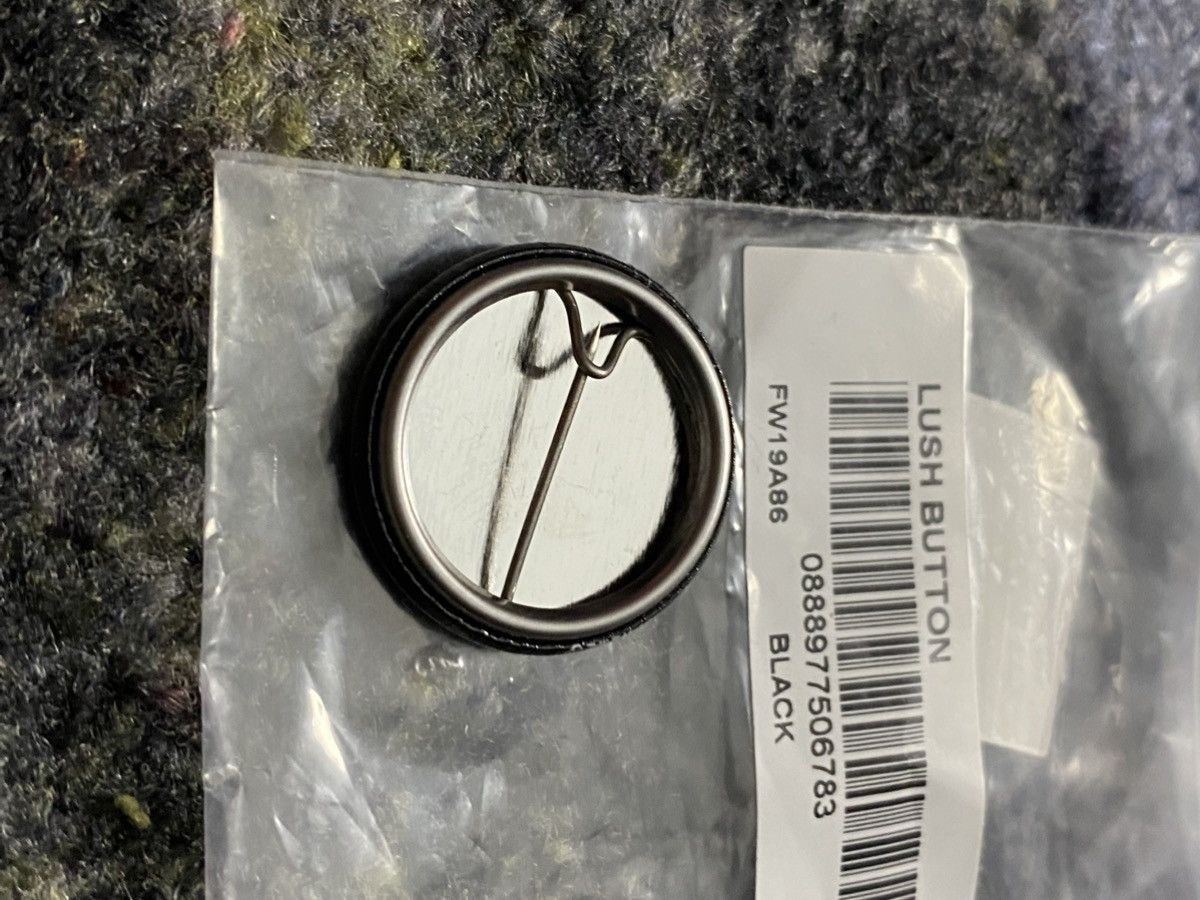 Supreme Supreme Lush Button Pin Size ONE SIZE - 3 Thumbnail