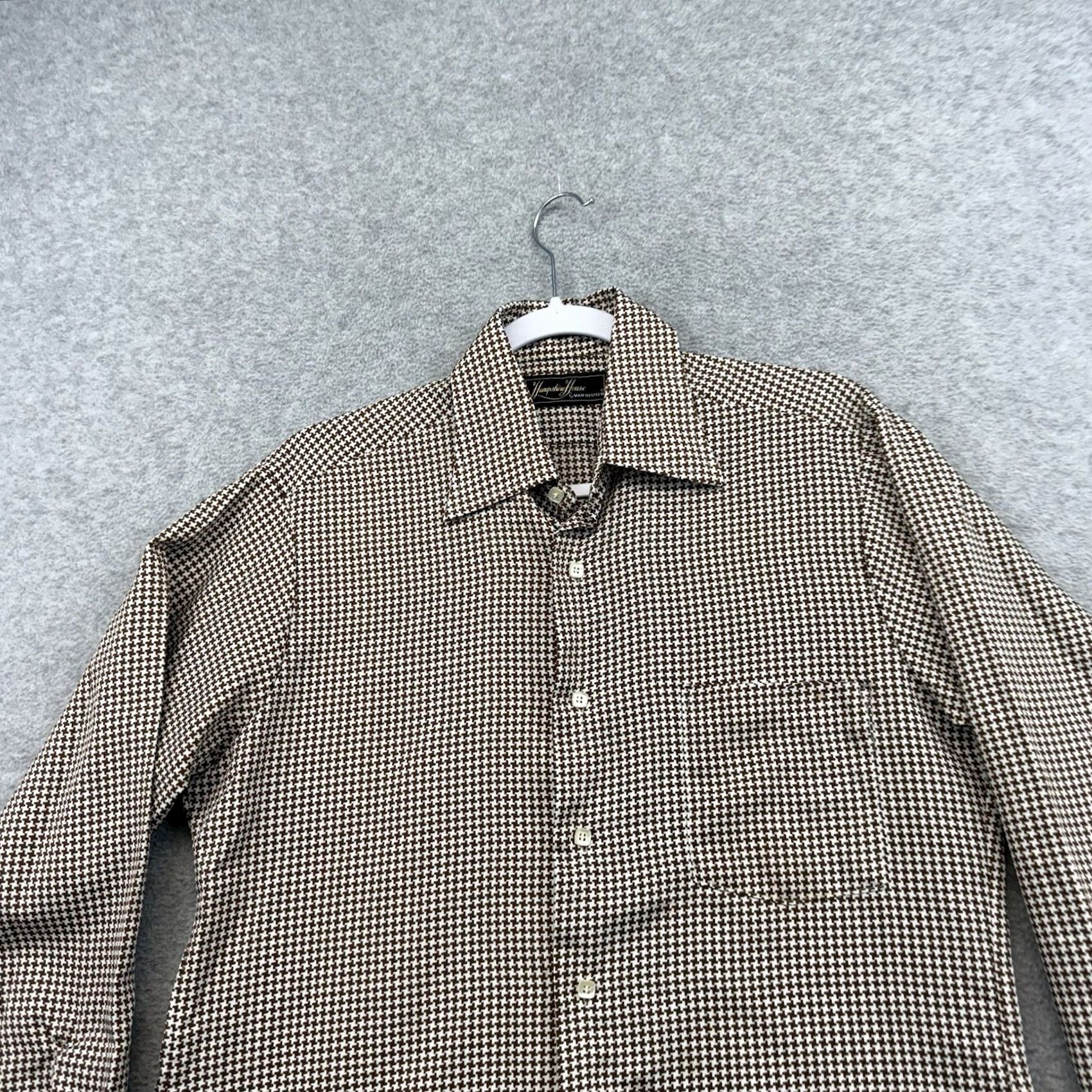 Van Heusen VINTAGE Van Heusen Shirt Mens M Brown Floral Geometric 70s Retro Button-Up Long Sleeve Collared Size US M / EU 48-50 / 2 - 3 Thumbnail