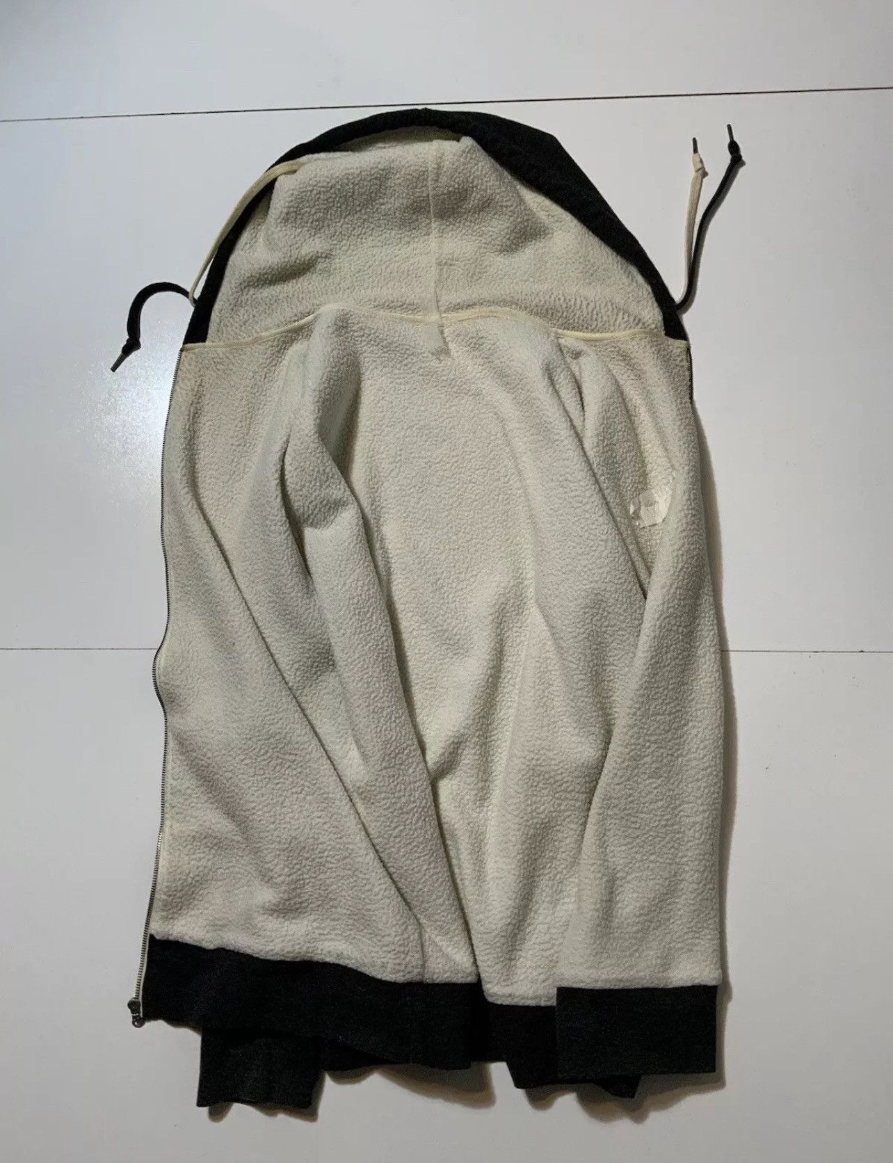 Other Netflix The Crown Sherpa Fleece Line Historical Drama Hoodie Size US L / EU 52-54 / 3 - 9 Thumbnail