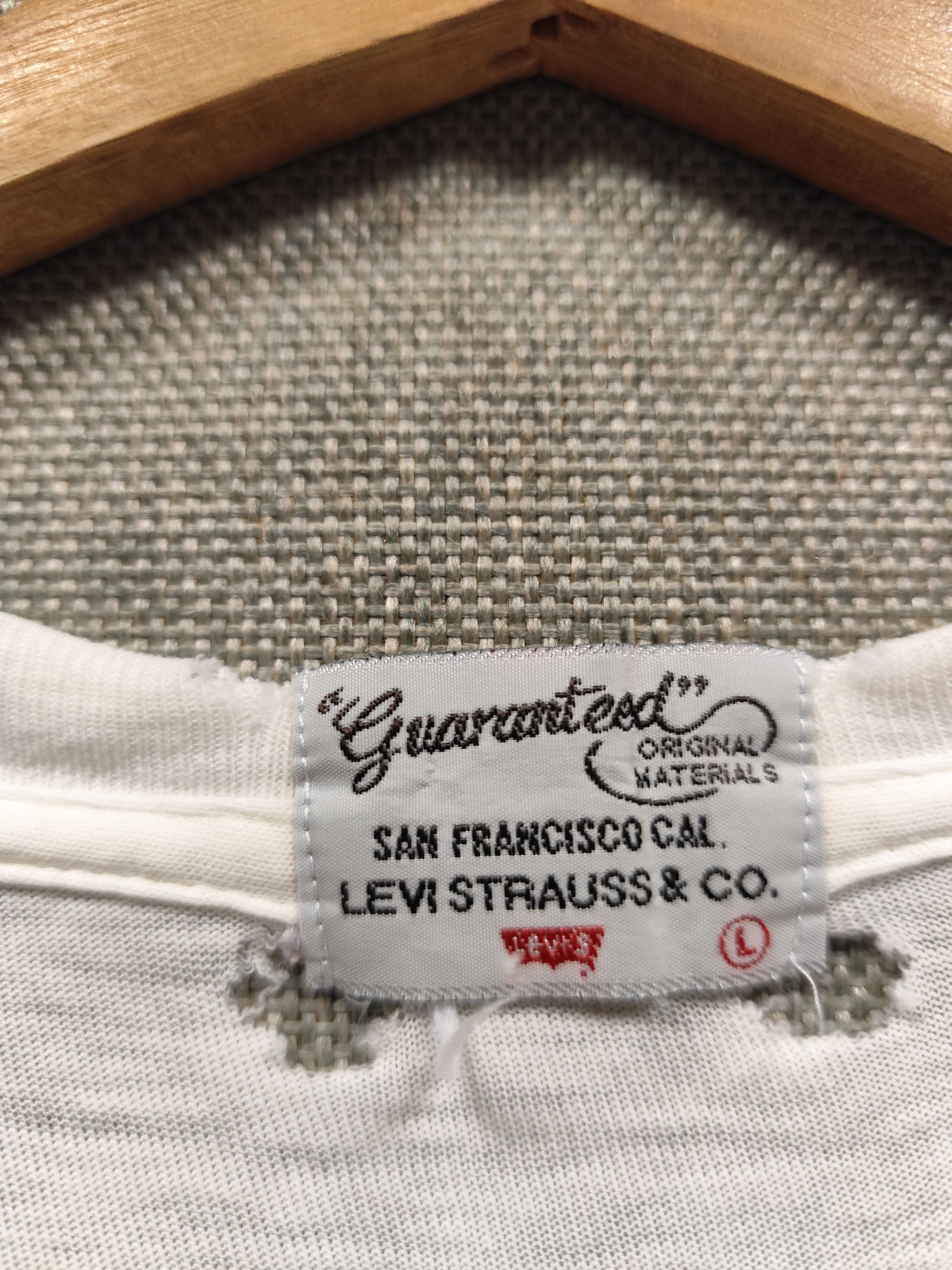 Levi's Vintage 90s t shirt levi's strauss outdoors distressed Size US M / EU 48-50 / 2 - 4 Thumbnail