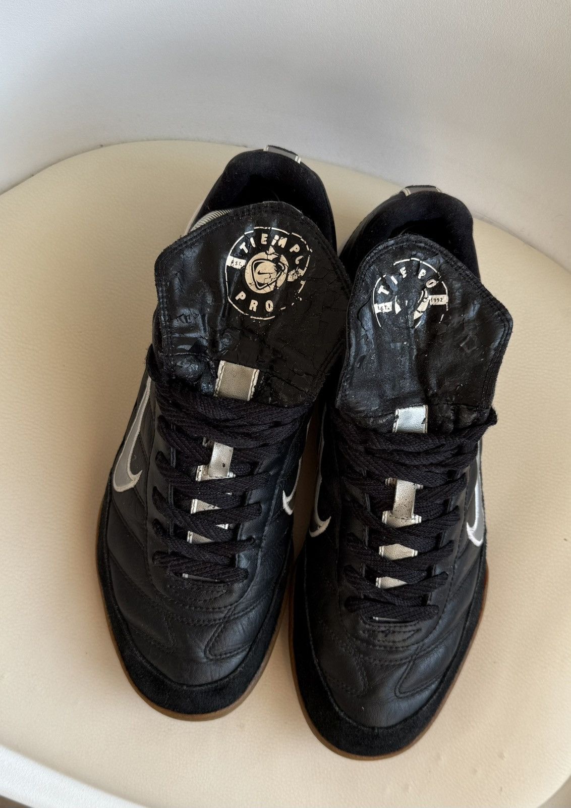 Nike RARE 2004 NIKE AIR TIEMPO Y2K INDOOR SOCCER SHOES SNEAKERS Size US 9.5 / EU 42-43 - 7 Thumbnail