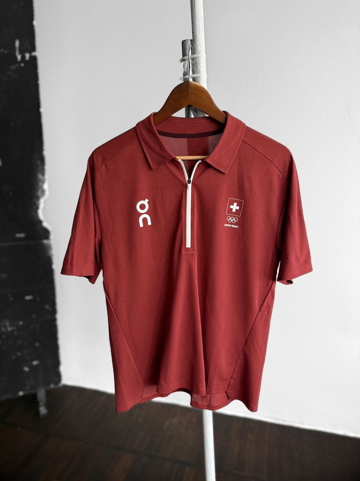 On ON Cloud OC Womens Swiss Olympic Team Quarter Zip Polo Shirt Size S / US 4 / IT 40 - 1 Thumbnail