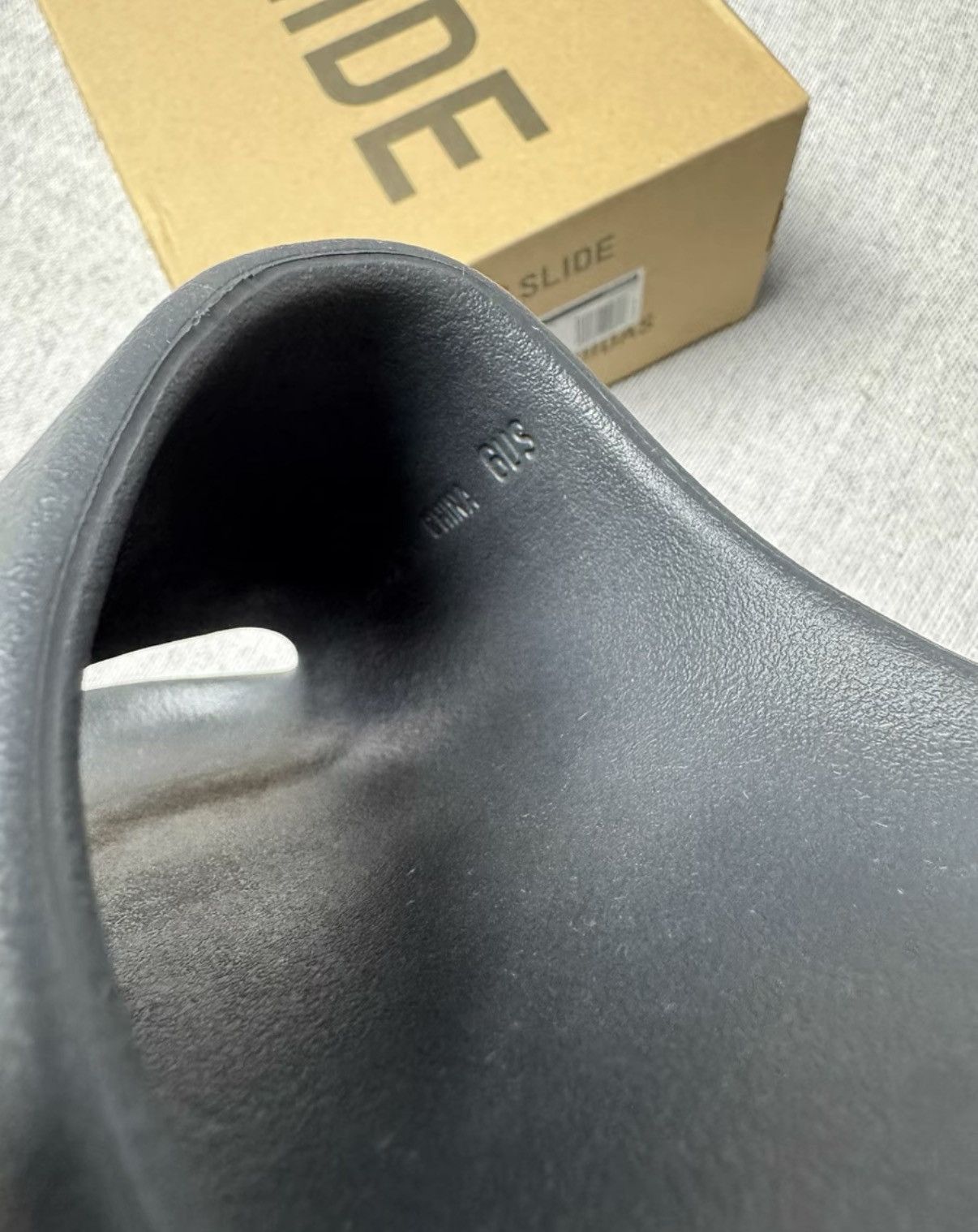 Adidas Adidas Yeezy Slide Onyx HQ6448 K37 Size US 9 / IT 39 - 5 Thumbnail