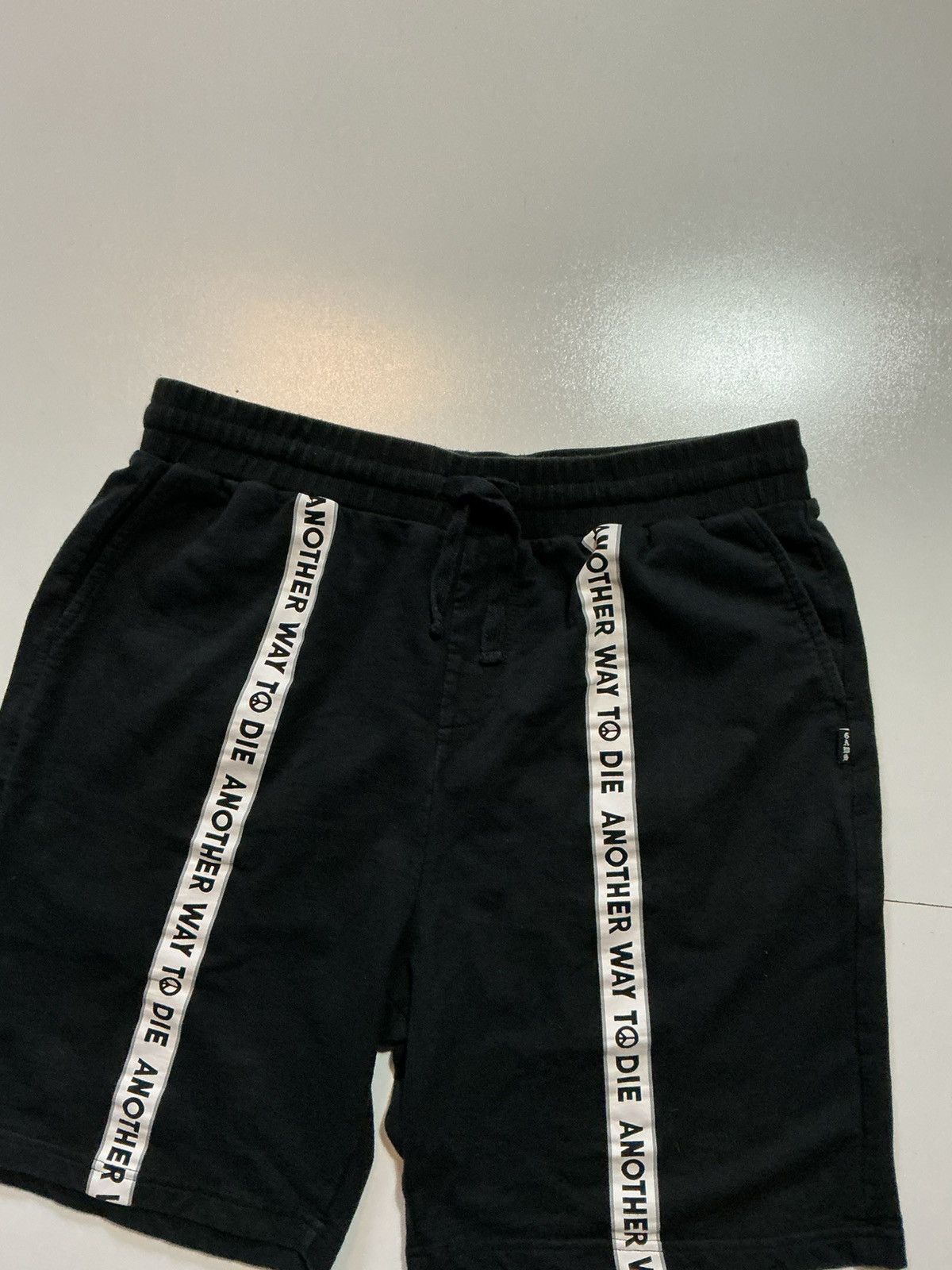 Other Gaws Another Way To Die Peace Sign 8" Sweat Shorts Size US 36 / EU 52 - 5 Thumbnail