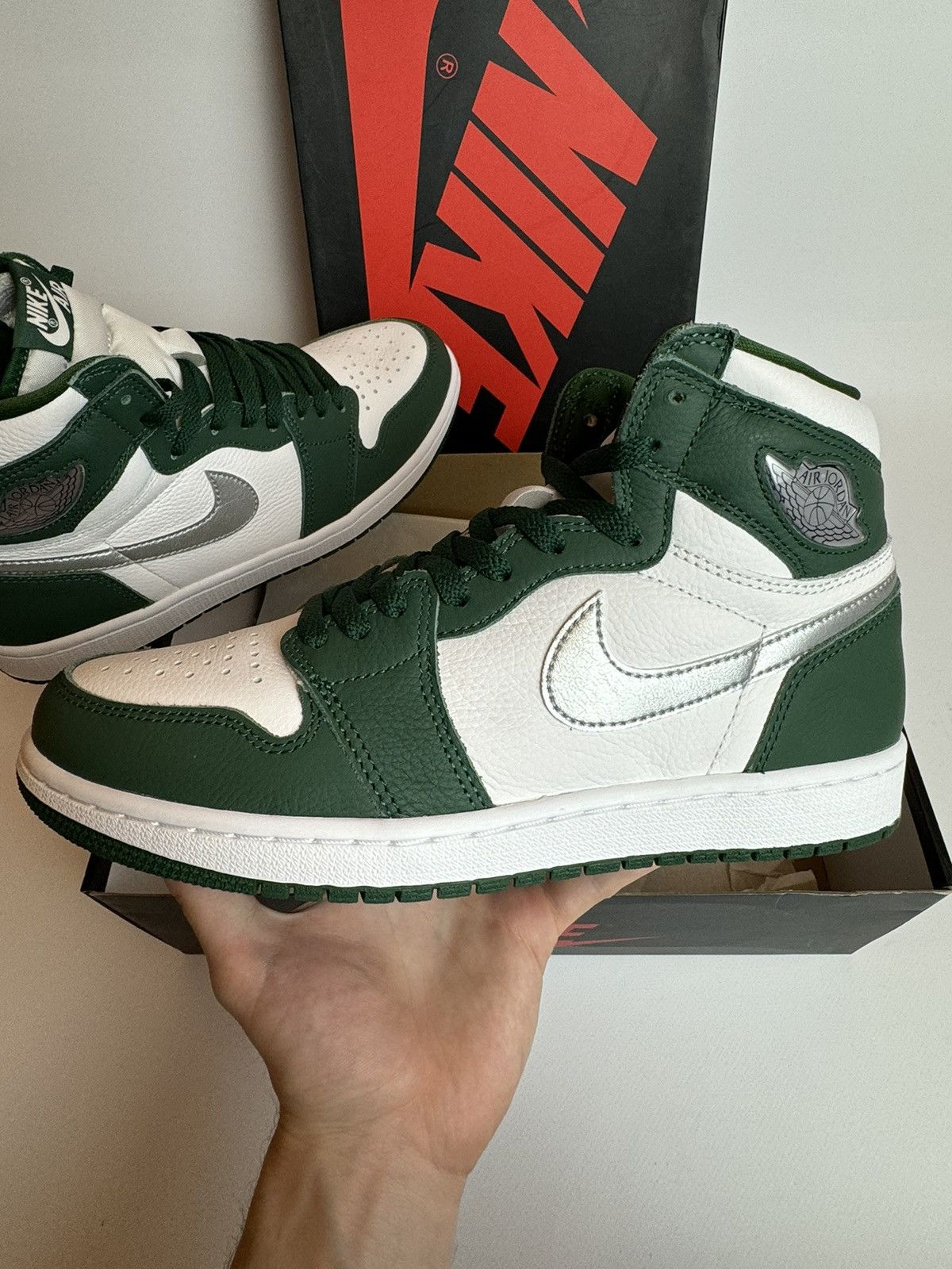 Jordan Brand × Nike New Original Nike Air Jordan 1 Retro High Og DZ5485 303 Size US 9 / EU 42 - 1 Thumbnail