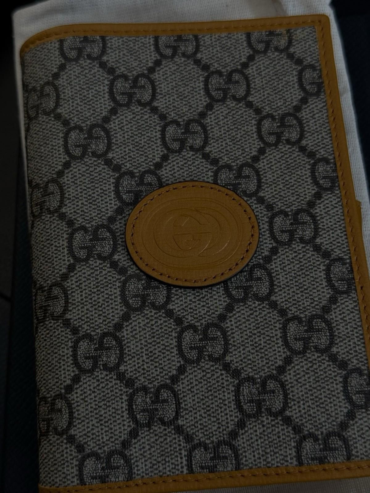 Gucci Authentic GUCCI GG Supreme Orchre Leather Passport Holder Size ONE SIZE - 9 Thumbnail