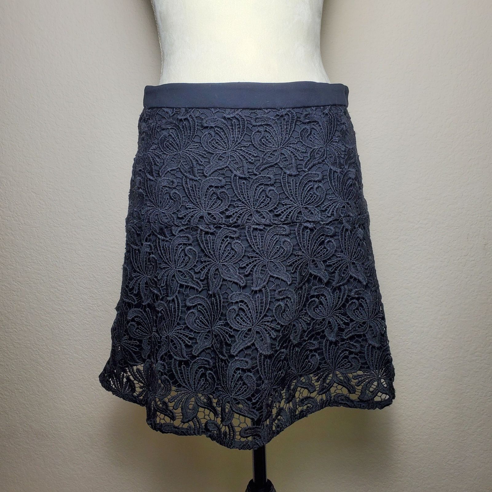 Loft Loft Black Lace Ponte Skirt Small Size 27" / US 4 / IT 40 - 2 Thumbnail