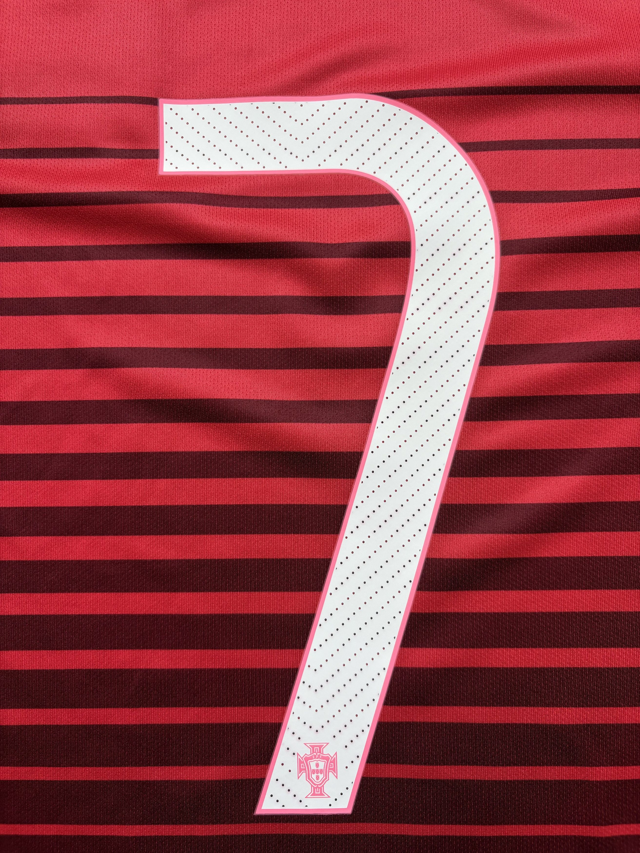 Nike Portugal 2014 Home Jersey – Ronaldo #7 – Size M – Nike Size US M / EU 48-50 / 2 - 14 Thumbnail