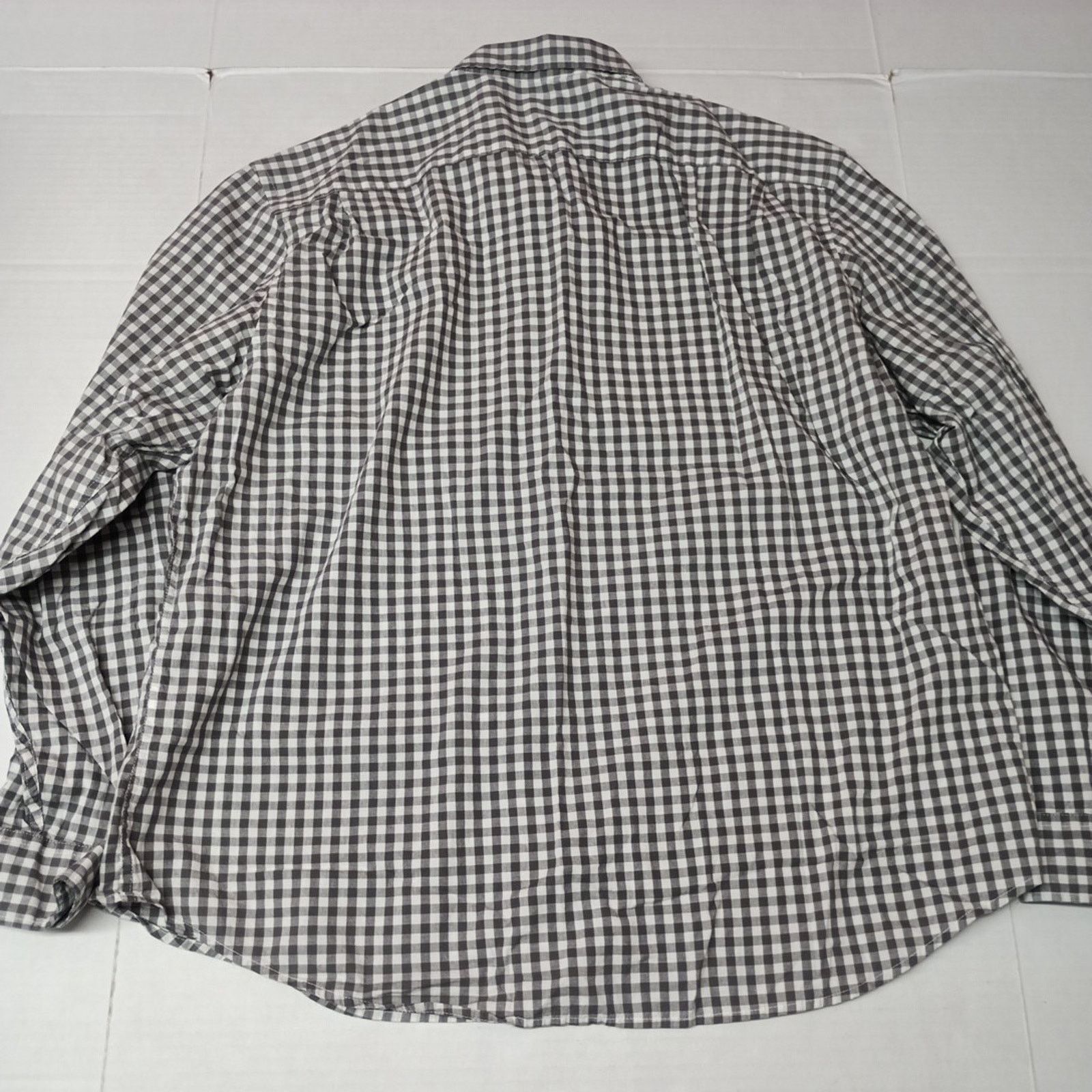 Old Navy Old Navy Regular Fit Men's 2XLT Gray White Checkered Shirt Size US XXL / EU 58 / 5 - 7 Thumbnail