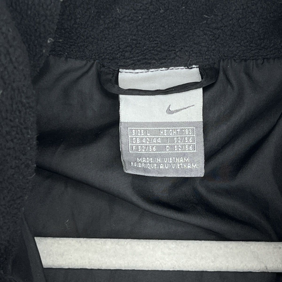 Nike Vintage Nike Puffer Down Jacket Center Swoosh Logo Black Y2K Size US L / EU 52-54 / 3 - 4 Thumbnail