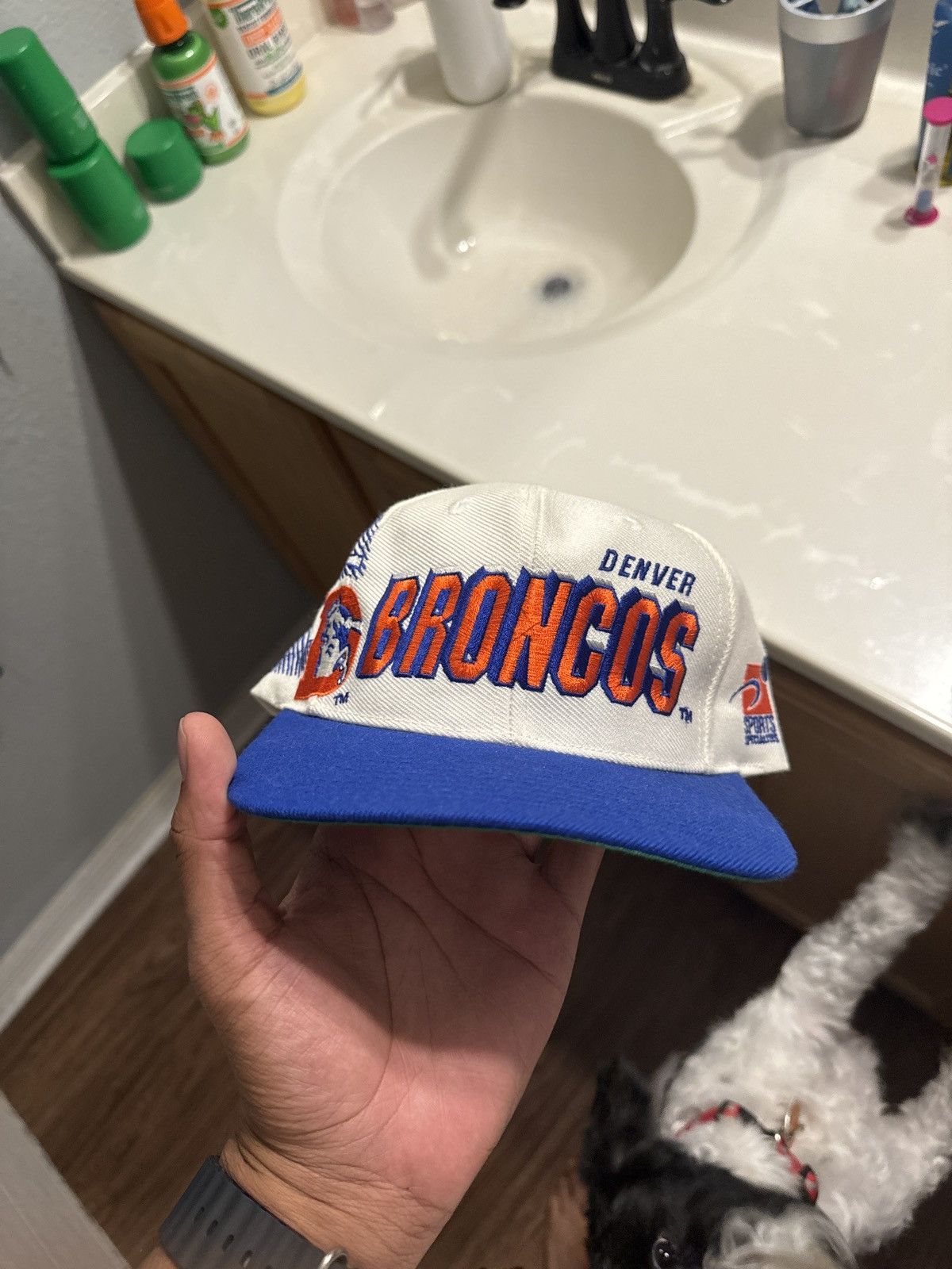 image of Nfl x Pro Line Vintage Denver Bronco Snapback in White, Men's