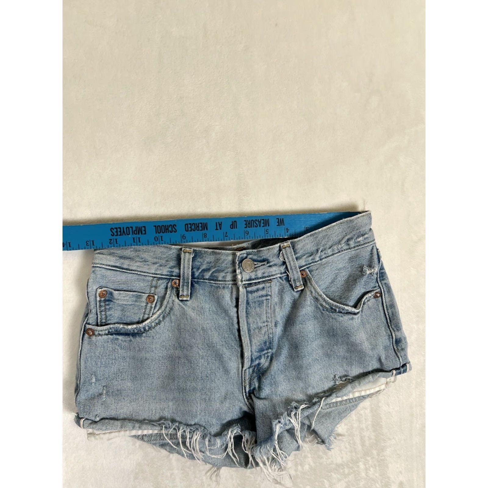 Levi's VINTAGE Levi’s 501 Selvedge Daisy Duke Jean Shorts Women’s Size 25 Distressed Casual Cut-Off Blue 90s Womens Size 42" / US 20 - 3 Thumbnail