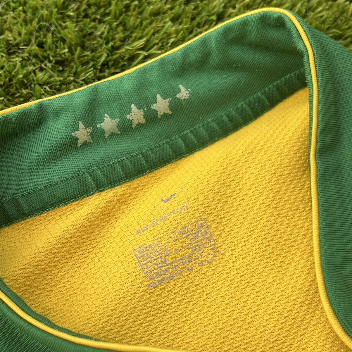Nike Vintage Nike Brazil 2006 Football Jersey Ronaldo Era Shirt Size US XL / EU 56 / 4 - 9 Thumbnail