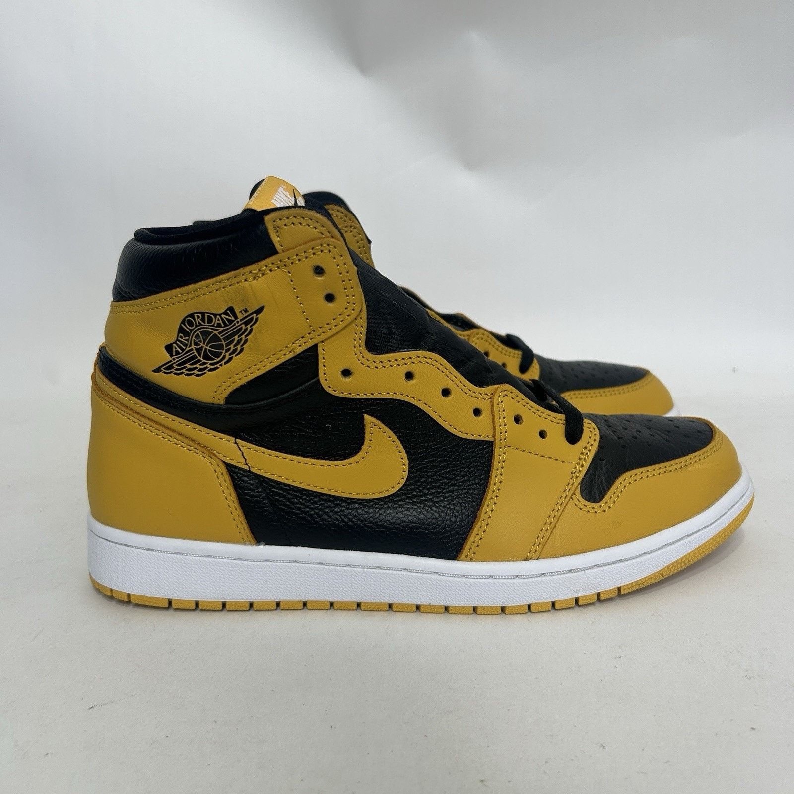 Jordan Brand Nike Air Jordan 1 Retro OG High “Pollen/Black/White” Size US 10.5 / EU 43-44 - 4 Thumbnail