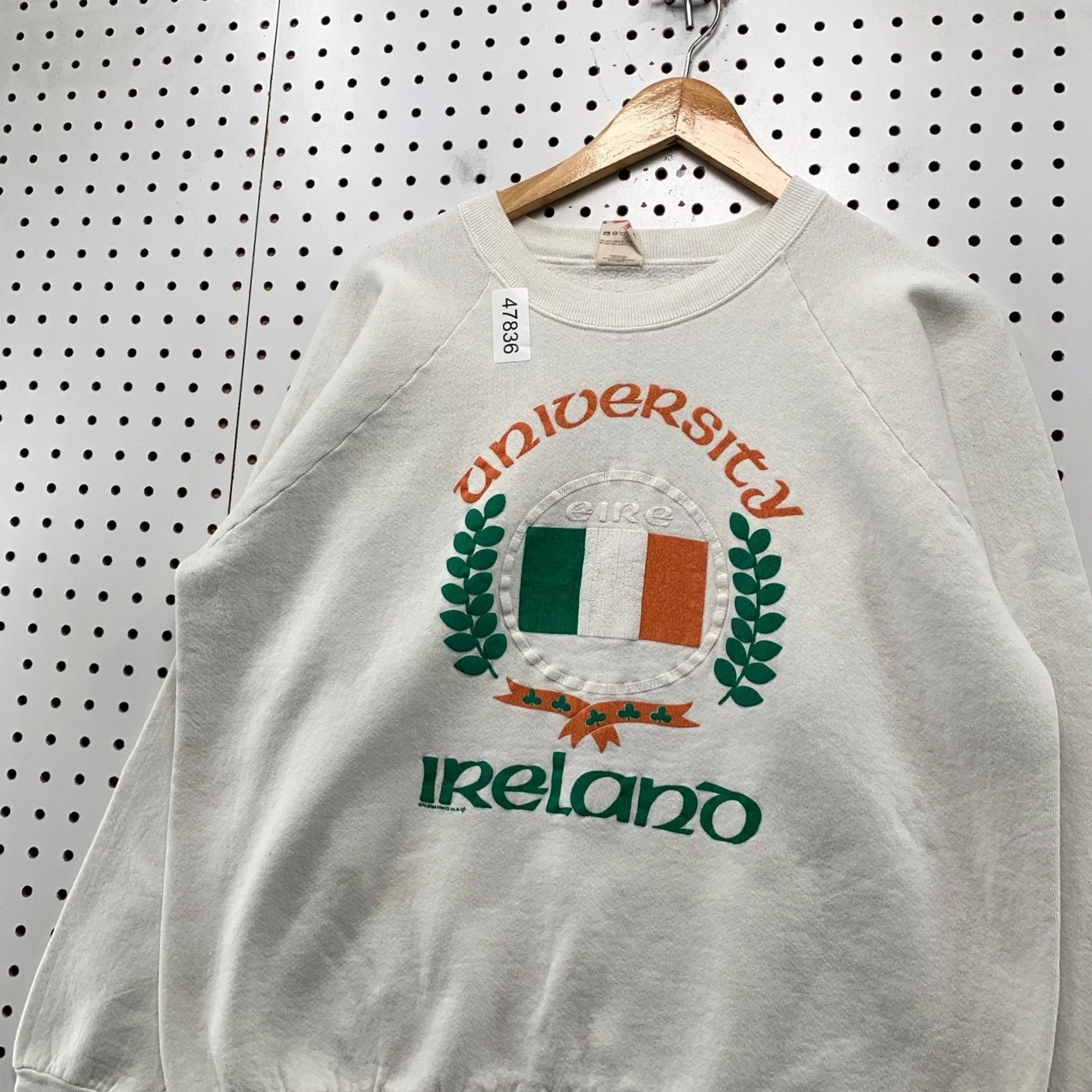 Fruit Of The Loom VINTAGE Fruit of the Loom Sweatshirt Mens XL White 80s USA University Ireland Fleece Cotton Crew Neck Pullover Sweater Size US XL / EU 56 / 4 - 5 Thumbnail