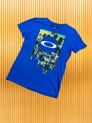 Oakley Vintage Oakley Tee Shirt Centre Logo Y2k Style Size US L / EU 52-54 / 3 - 1 Thumbnail