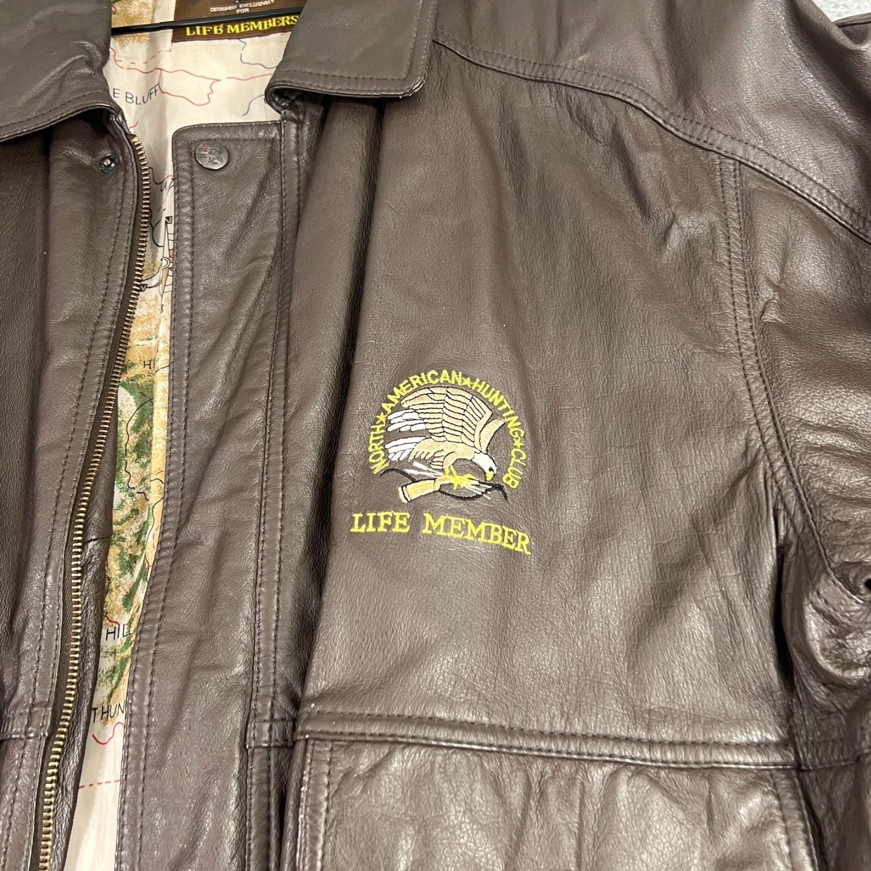 Vintage VINTAGE MEMBERS CLUB North American Hunting Club Life Member MENS Brown Leather Bomber Jacket L Size US L / EU 52-54 / 3 - 4 Thumbnail