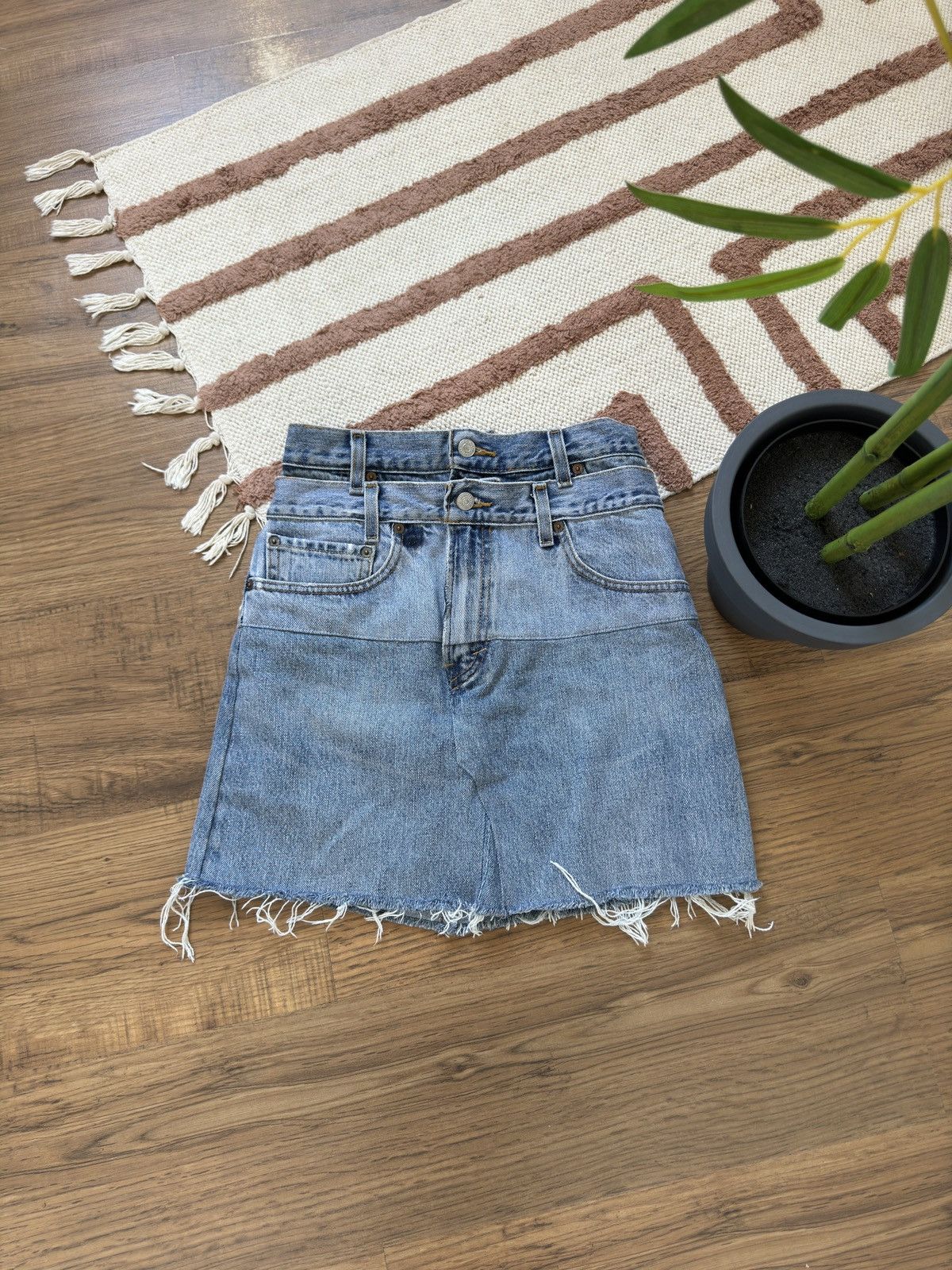 Levi's VINTAGE LEVI’S WASHED UPCYCLING BELT X2 MIDI SKIRT Size 27" / US 4 / IT 40 - 2 Thumbnail