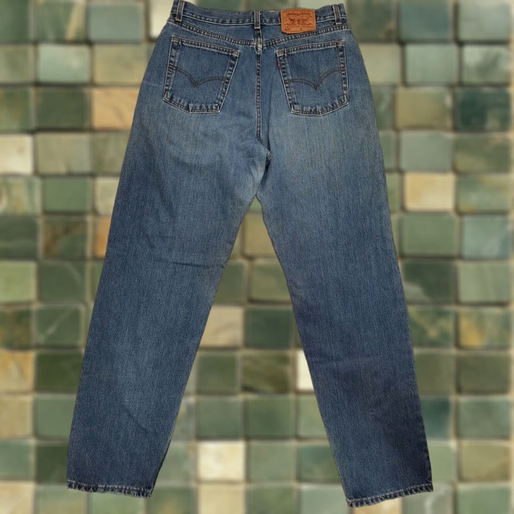 VINTAGE Levi's 560 Jeans Adult Womens Blue 90s Loose Fit Straight Leg 32x32 14 Regular US Made Mens?