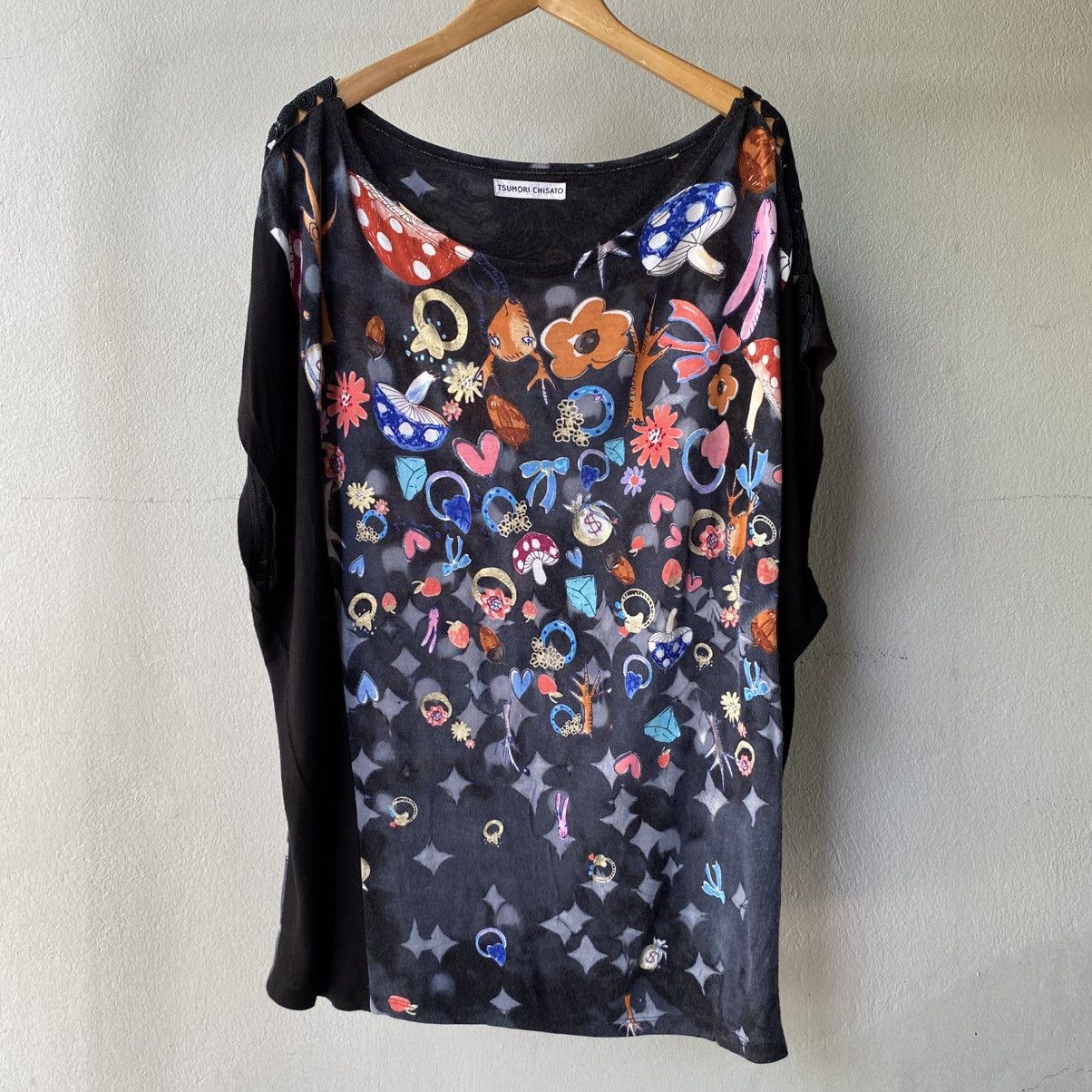 Tsumori Chisato TSUMORI CHISATO Black Top with Colorful Fantasy Print Size XS / US 0-2 / IT 36-38 - 1 Thumbnail