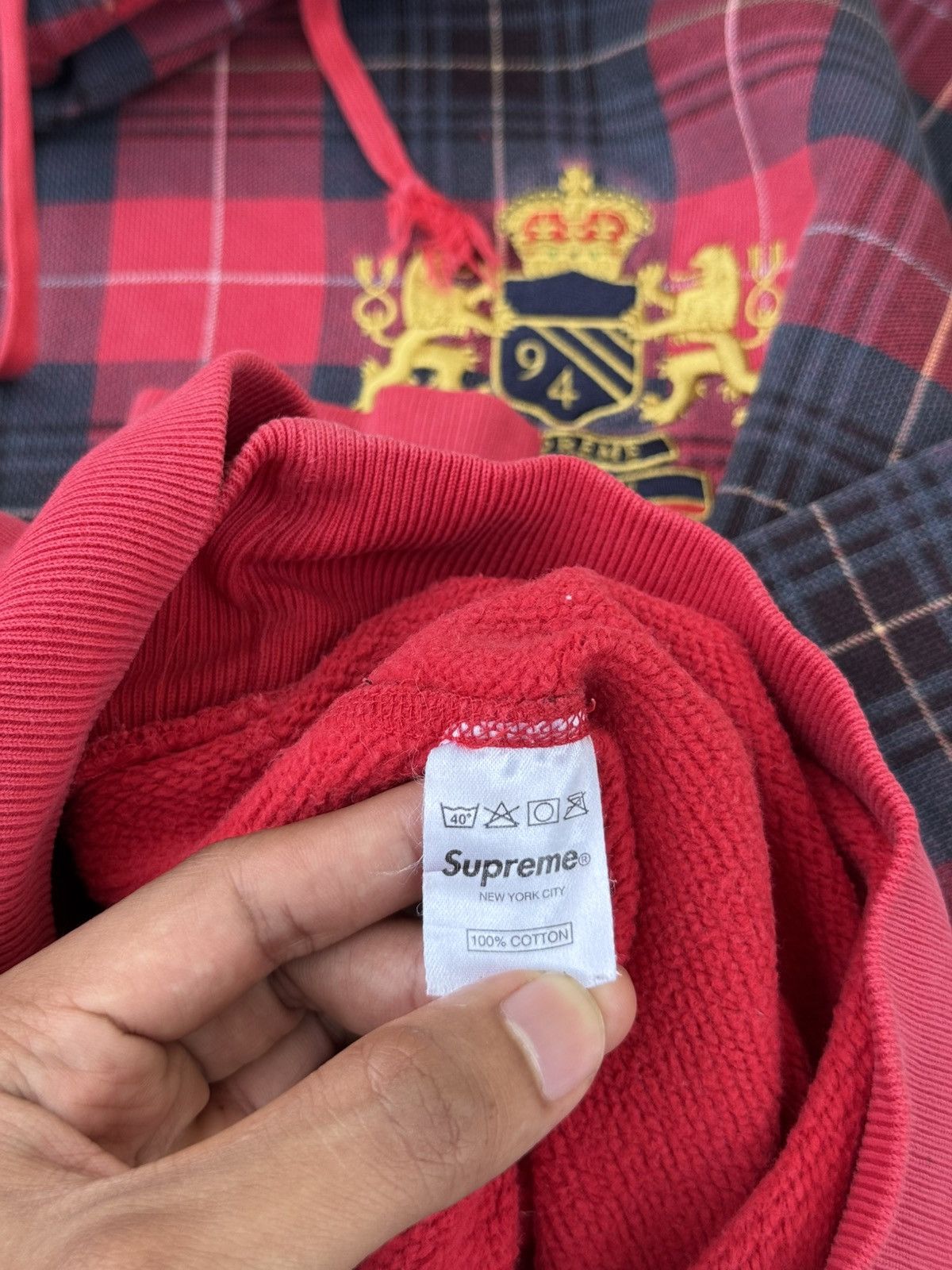 Supreme Distressed Supreme Crest Plaid MCMXCIV Pull Over Hoodie Size US L / EU 52-54 / 3 - 10 Thumbnail