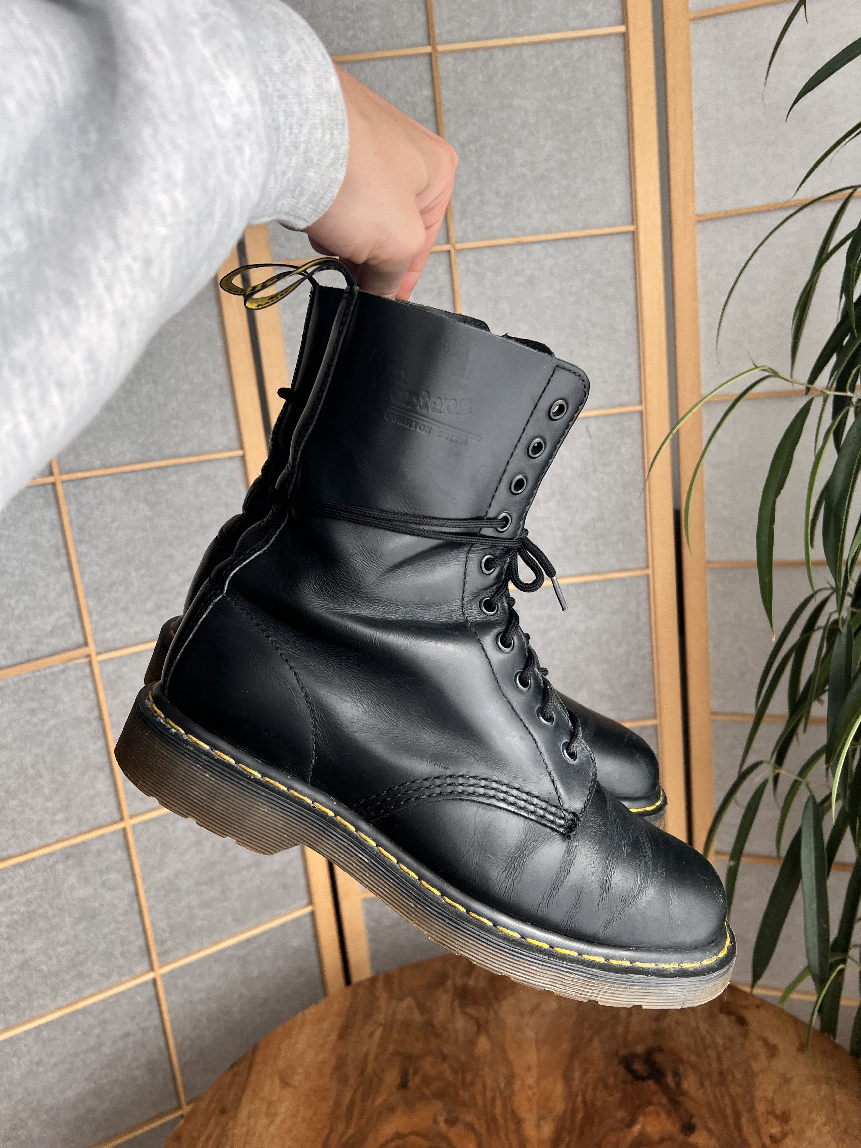 Dr. Martens Crazy! Dr. Martens 1490 Black Leather Lace Up boots 10 eye Size US 9.5 / EU 42-43 - 3 Thumbnail