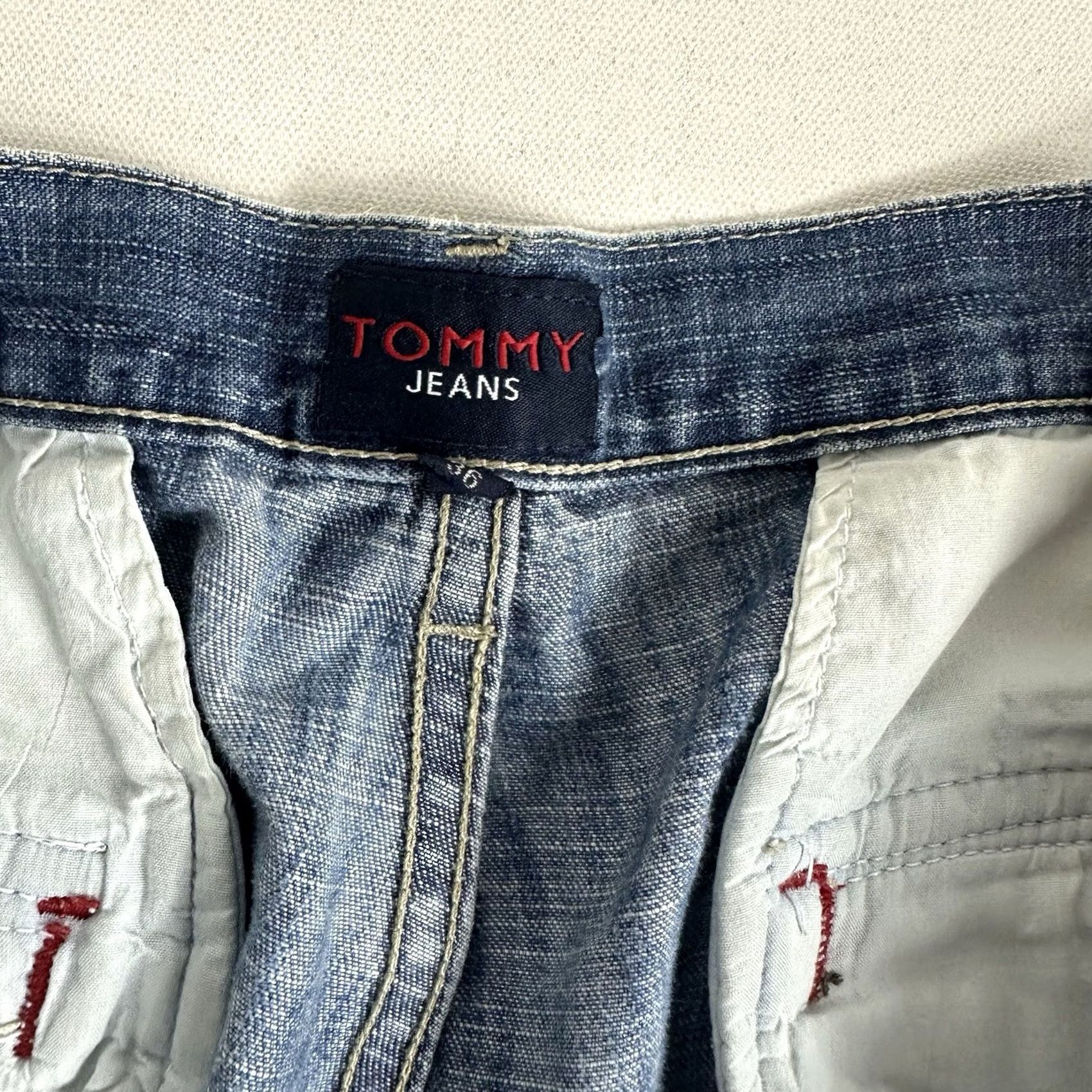 Tommy Hilfiger VINTAGE Tommy Hilfiger Baggy Denim Cargo Jorts/Shorts 36 Blue Grungy Mens Casual Cargo Pocket 90s Hip Hop Grunge Shirt? Size US 36 / EU 52 - 7 Thumbnail