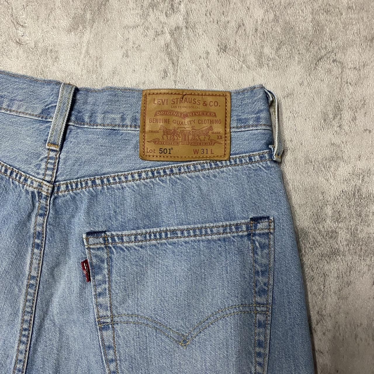 Levi's Levi's 501 shorts with frayed hem and distressed details Size US 31 - 4 Thumbnail