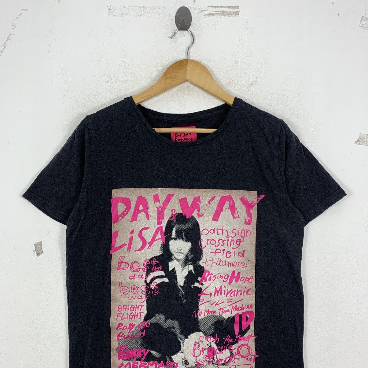 Vintage Vintage LISA DAY & WAY Japanese Singer Best Day Away Tshirt Size M / US 6-8 / IT 42-44 - 3 Thumbnail