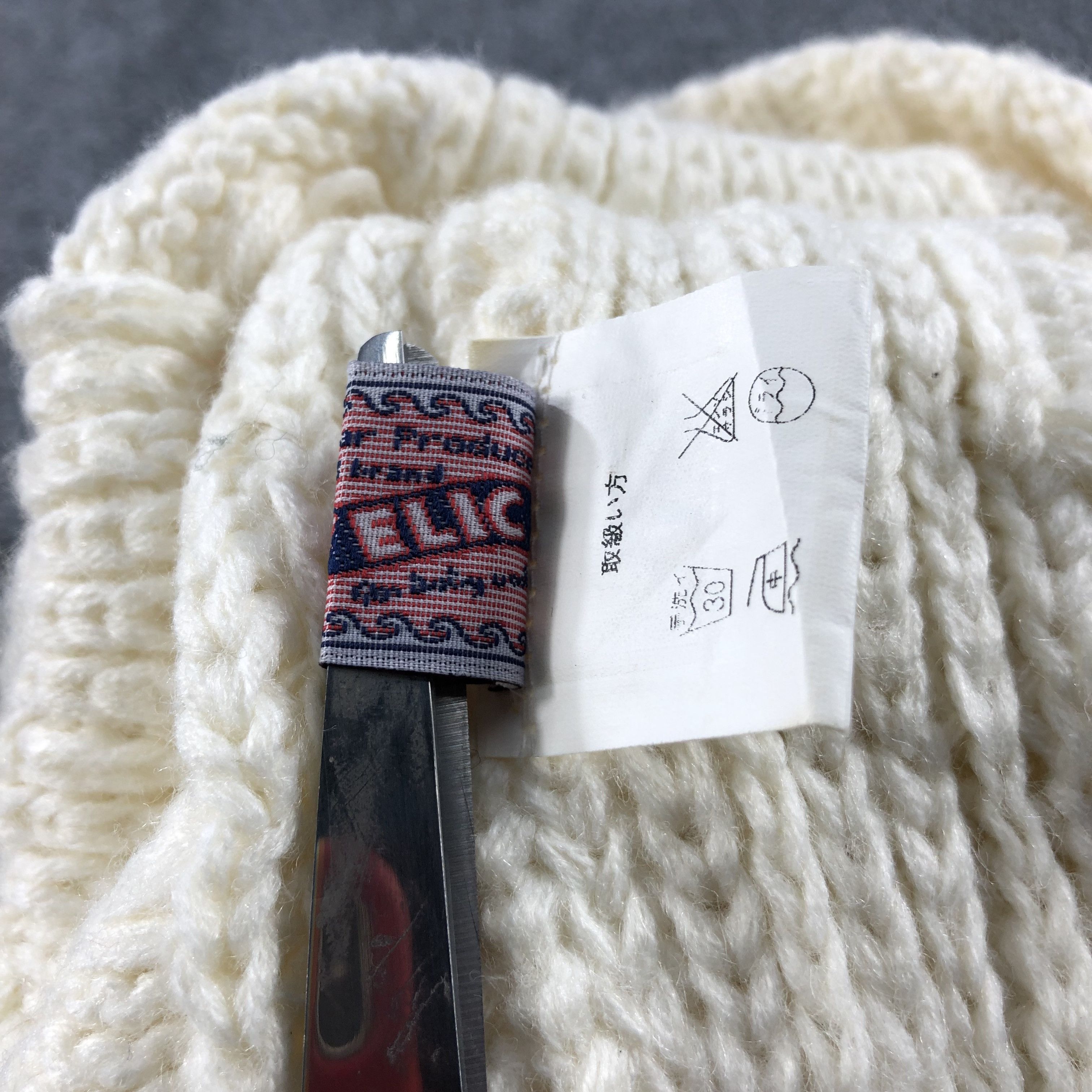 Vintage Angelic Cable Knit Bobble Beanie Snowcap Snow Hat B329 Size ONE SIZE - 7 Thumbnail