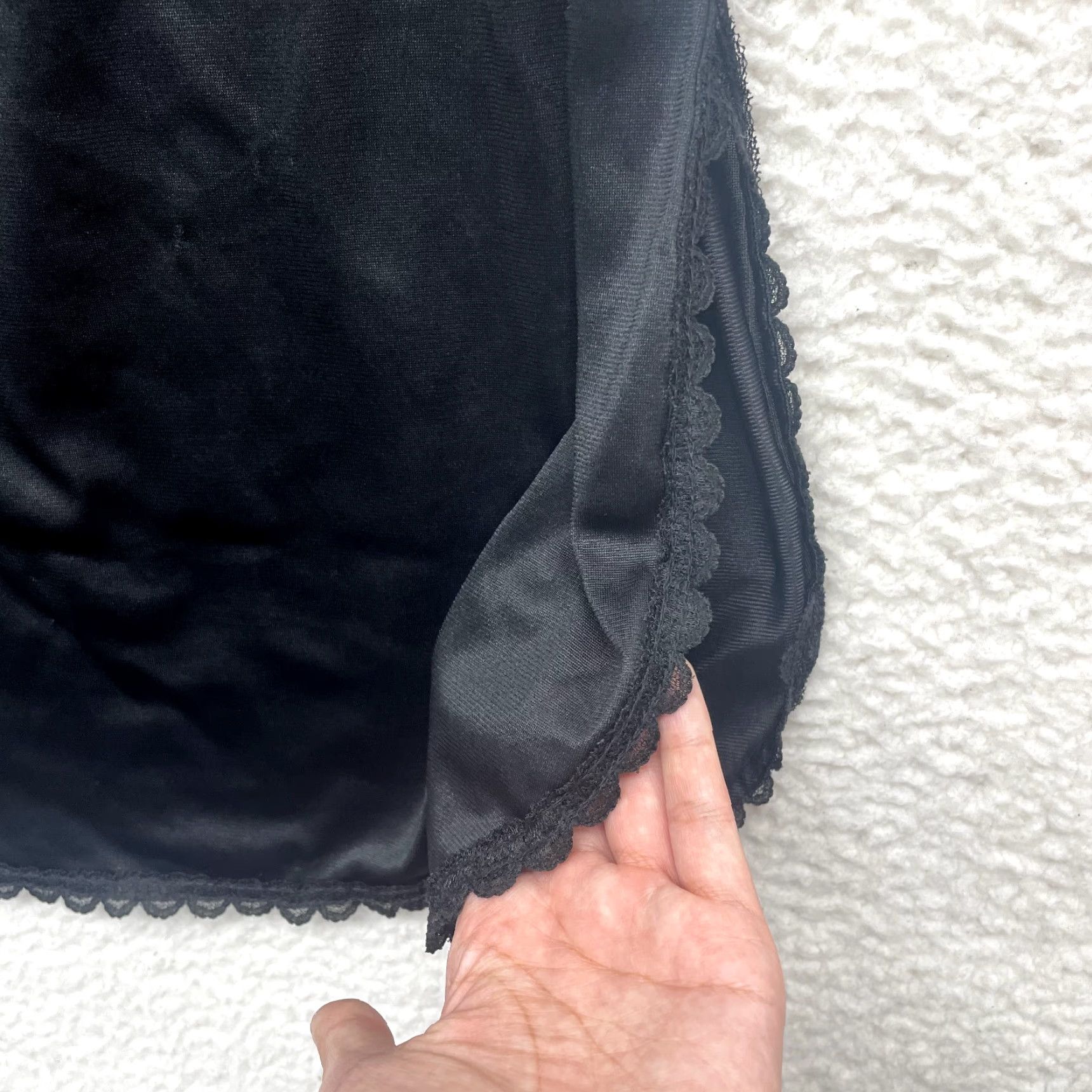 Vintage VINTAGE Suzy Slip Skirt Black Nylon Lace Slit Victorian Edwardian Midi S Small Women Girls Size 28" / US 6 / IT 42 - 3 Thumbnail