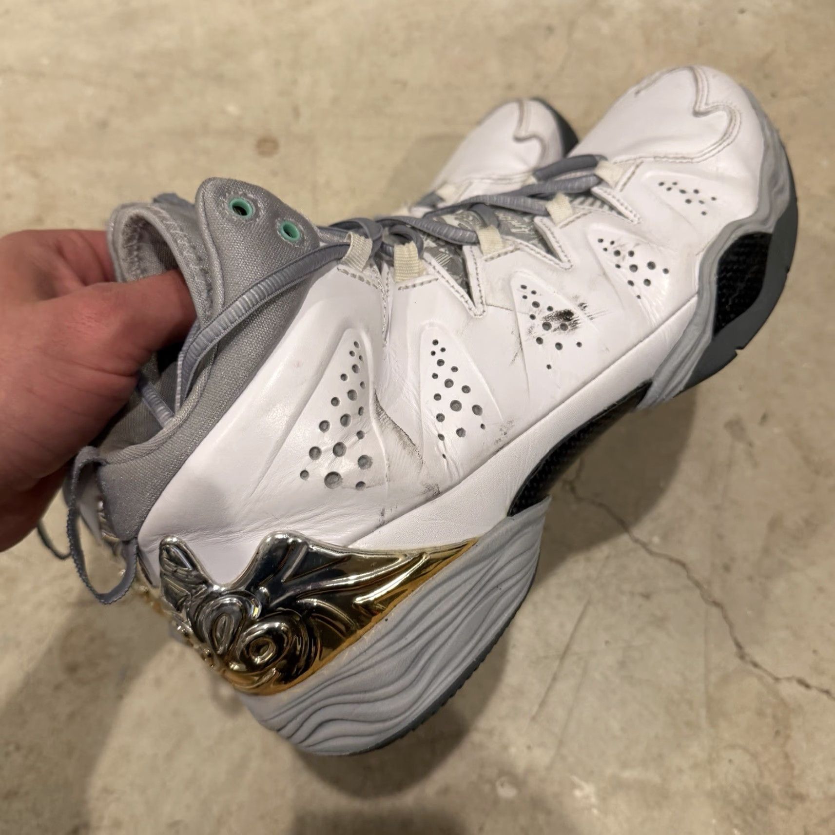 Jordan Brand Air Jordan Melo M10 White Wolf Grey Green Glow Size 10.5 Sneakers 629876-105 Mens Basketball Shoes Size US 10 / EU 43 - 4 Thumbnail