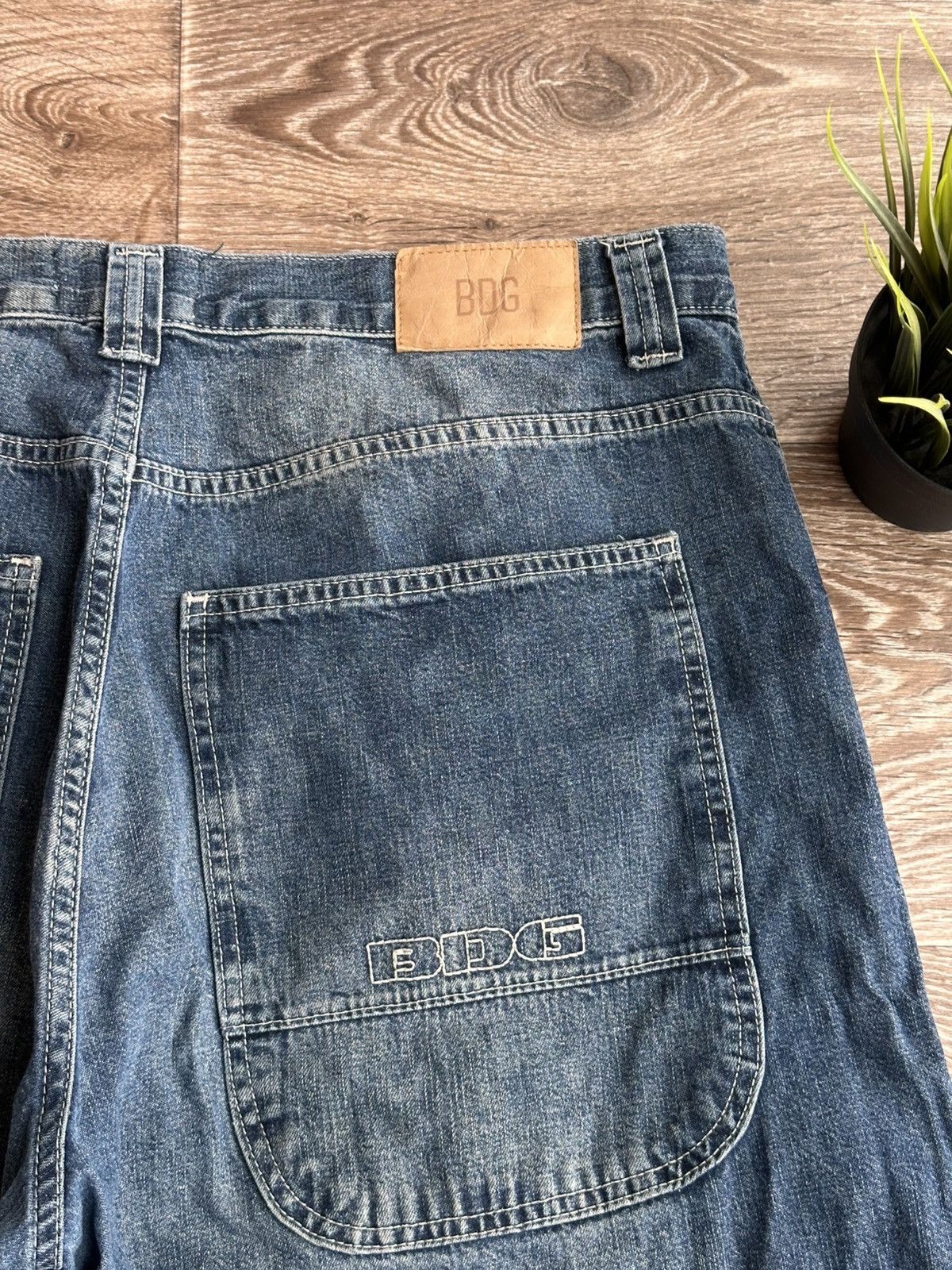 Bdg 🔥 BDG Rare Distressed Wide Baggy Denim Jeans Pants Y2K Blue Size US 34 / EU 50 - 4 Thumbnail