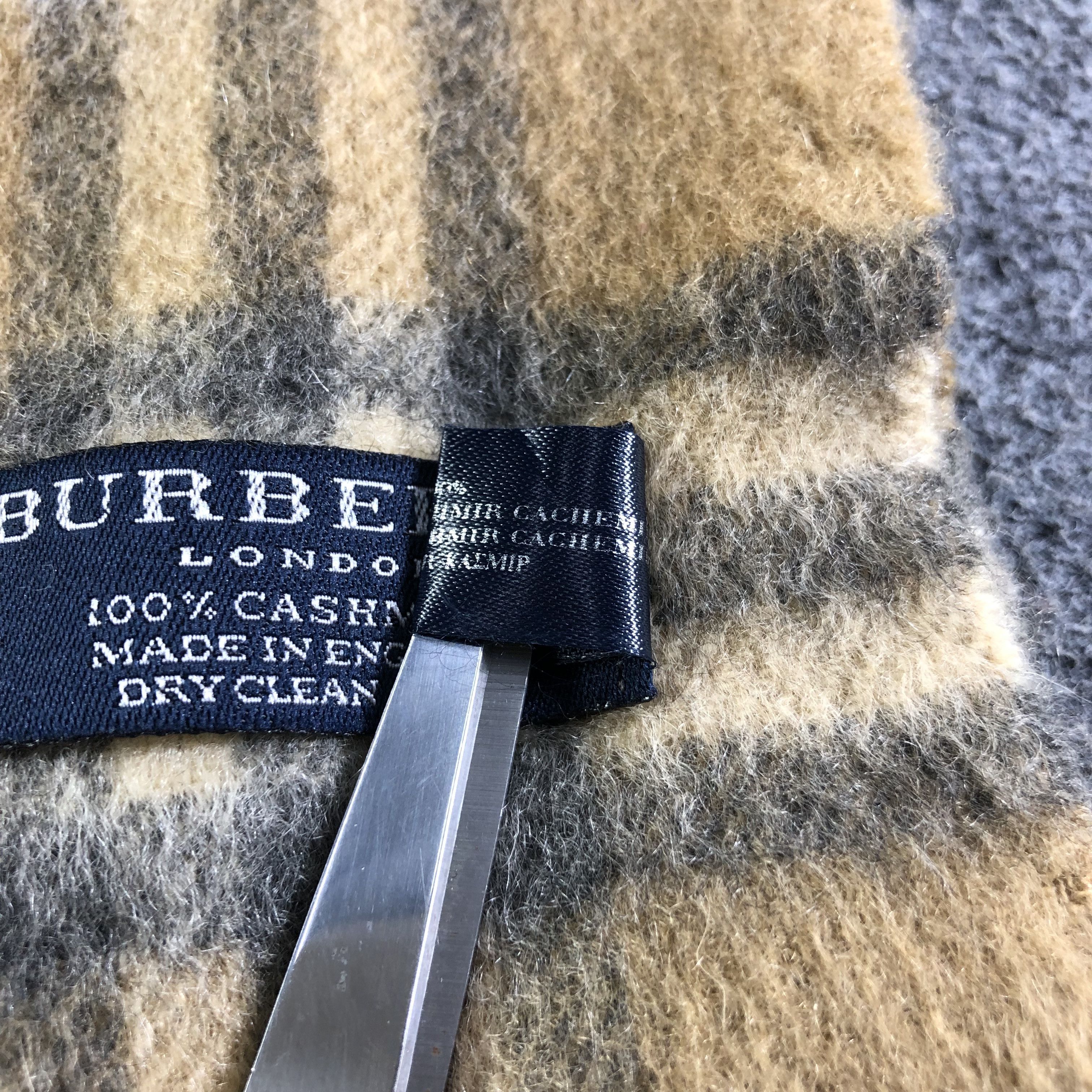 Burberry Burberrys Nova Check Cashmere Scarf Muffler Neckwear V2538 Size ONE SIZE - 6 Thumbnail