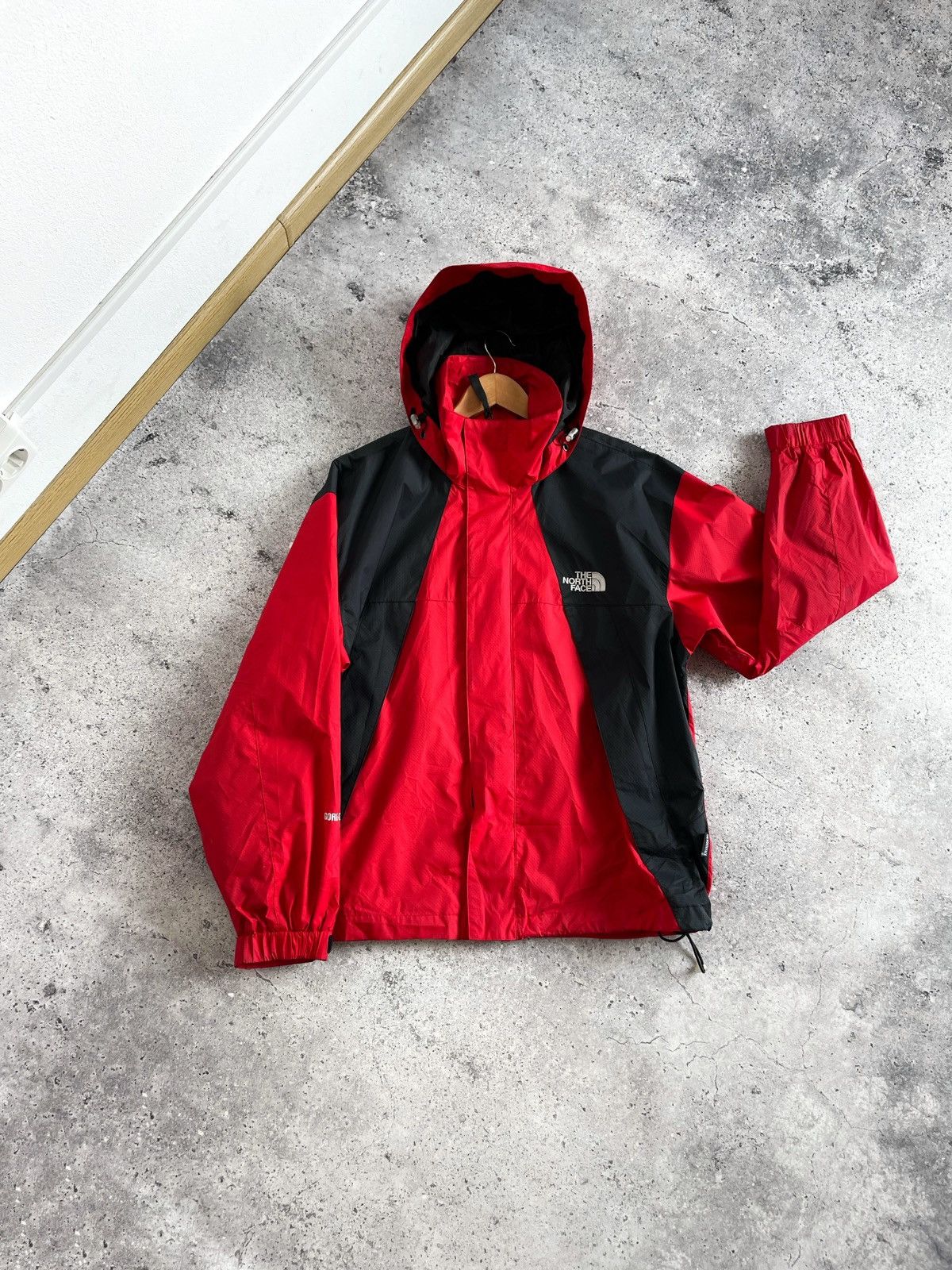 Goretex × The North Face × Vintage Vintage The North Face Gore-Tex Black Red Jacket Size US M / EU 48-50 / 2 - 3 Thumbnail
