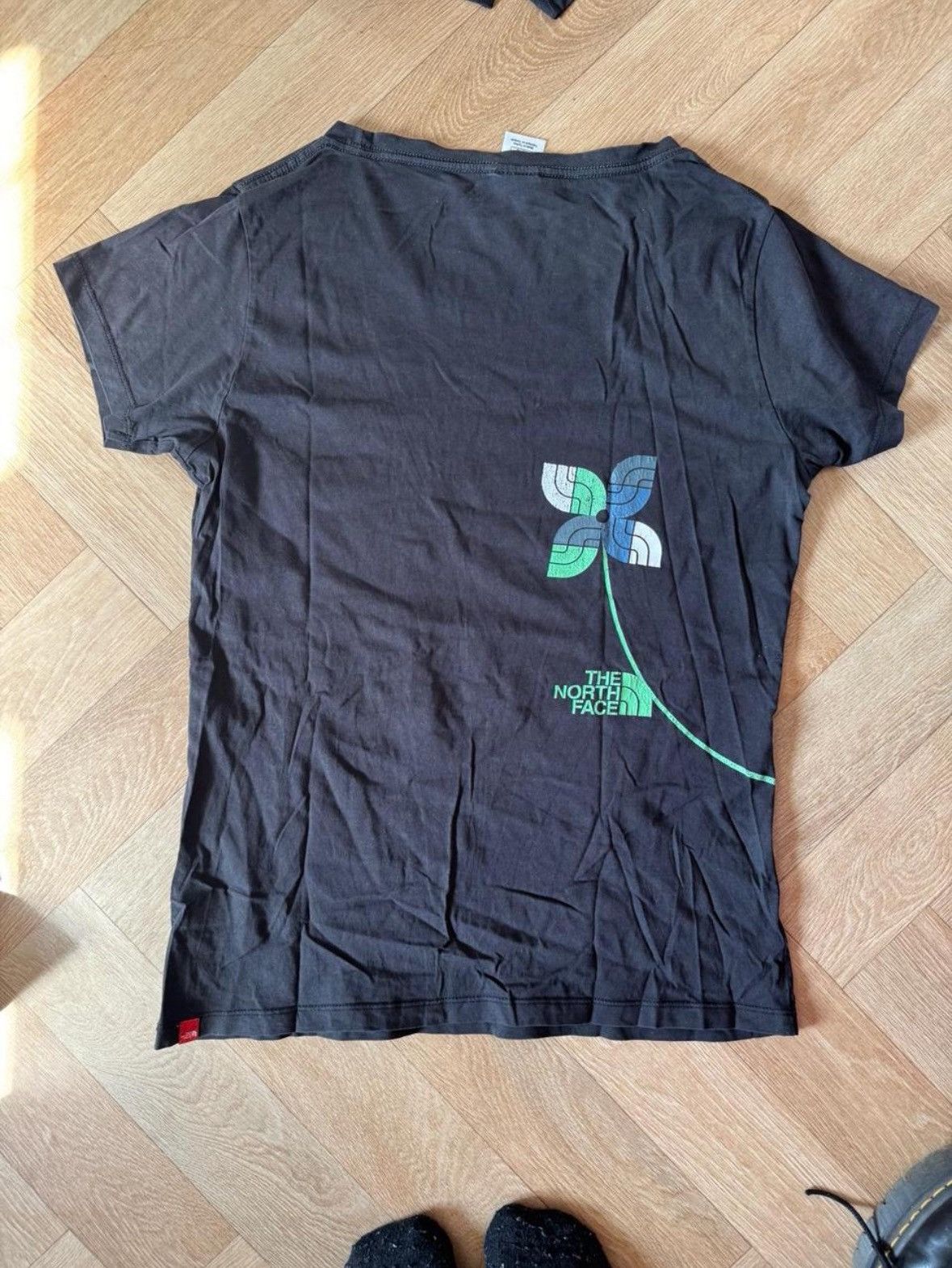 The North Face The North Face black cotton t-shirt with green floral design Size L / US 10 / IT 46 - 2 Thumbnail