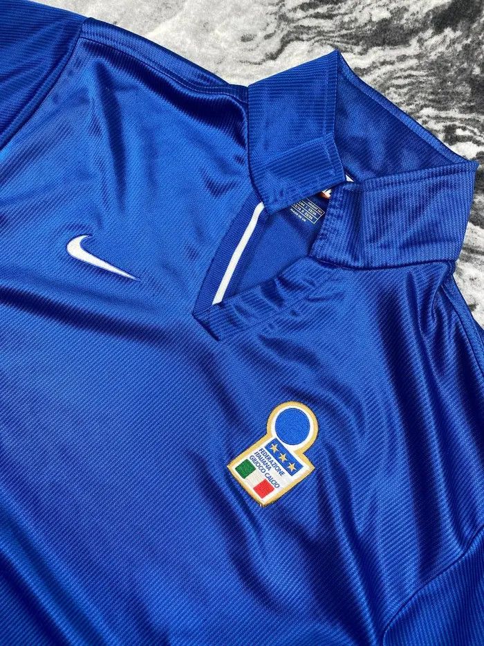 Nike Vintage Nike Italy 1997 1998 Home Shirt Soccer Jersey Size US L / EU 52-54 / 3 - 4 Thumbnail
