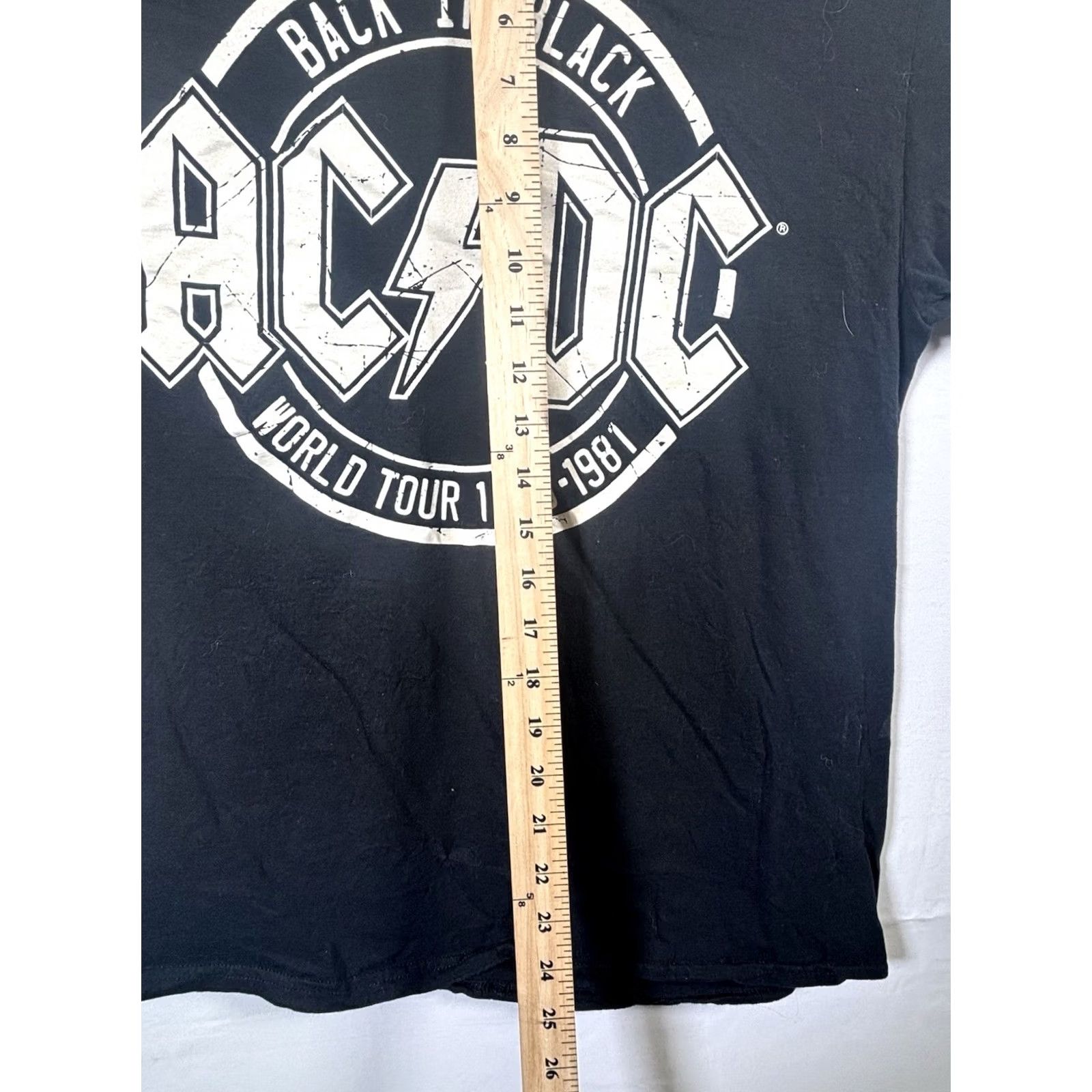 Vintage AC/DC T-Shirt Mens Large Black Back In Black World Tour 1980-1981 Graphic Tee Size US L / EU 52-54 / 3 - 4 Thumbnail