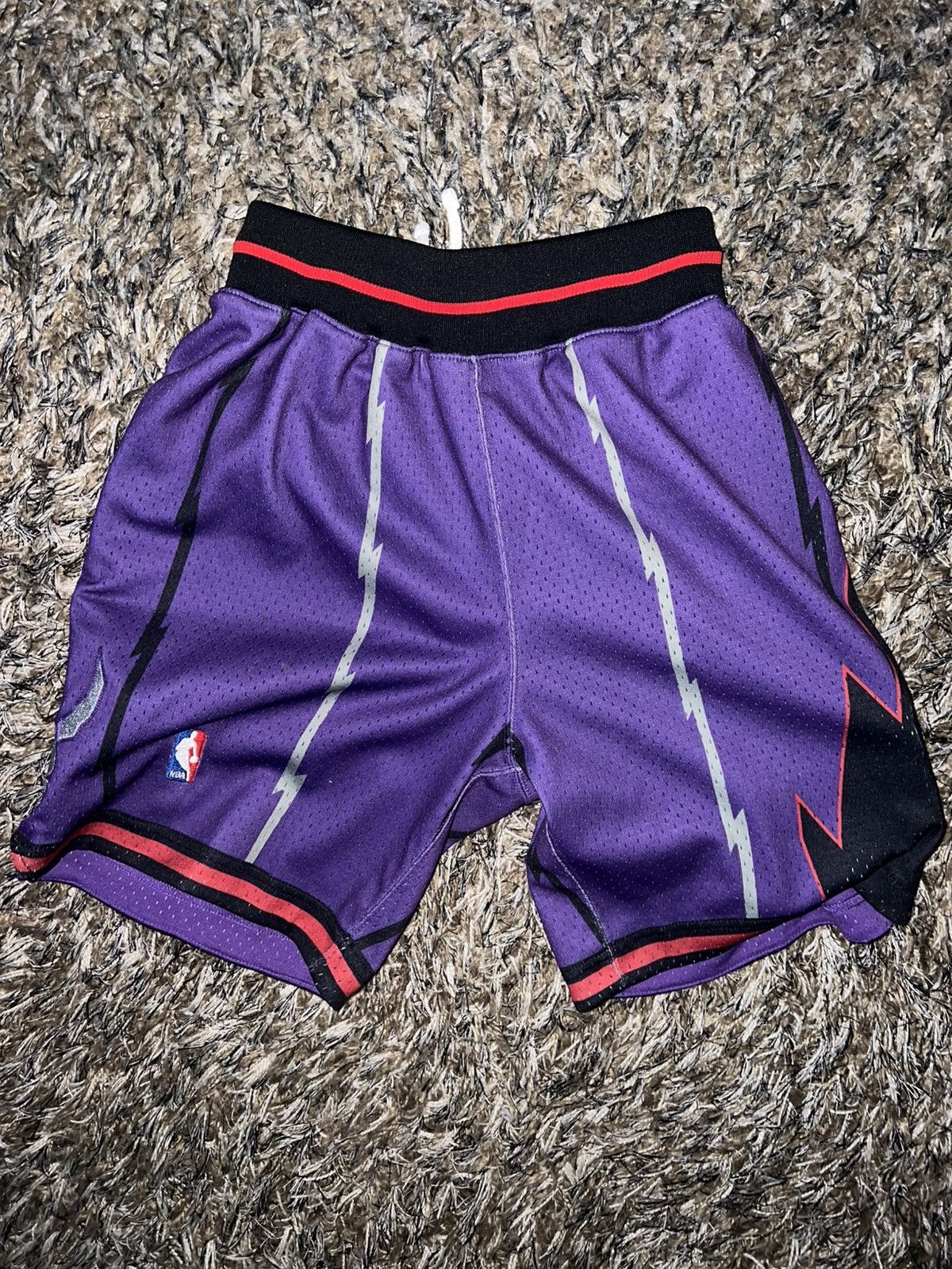 Mitchell & Ness Mitchell Ness Toronto Raptors Authentic Shorts 98 99 Size US 30 / EU 46 - 6 Thumbnail