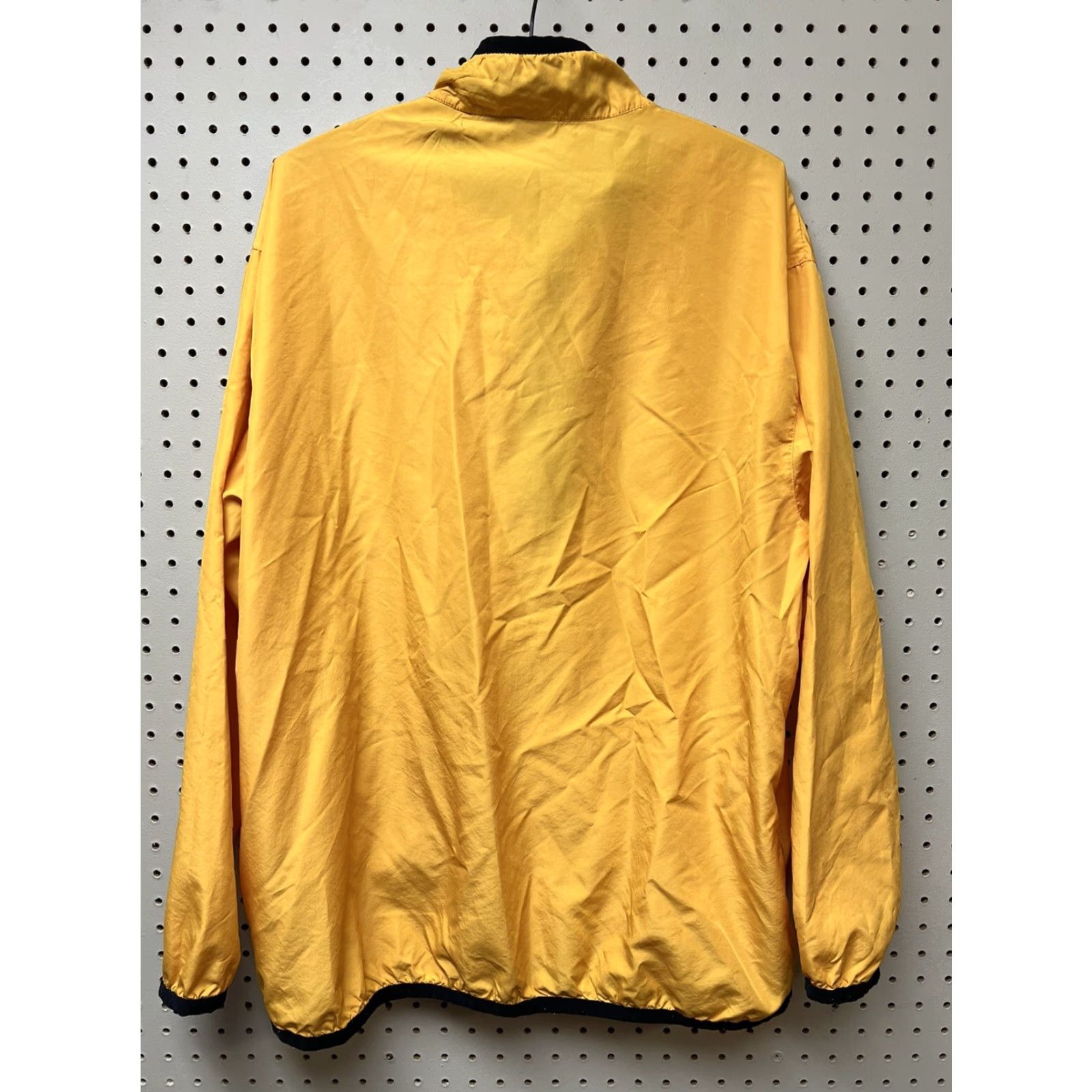 Nike VINTAGE Nike Jacket Mens Large Yellow Pullover Swoosh Windbreaker Lightweight Size US L / EU 52-54 / 3 - 3 Thumbnail