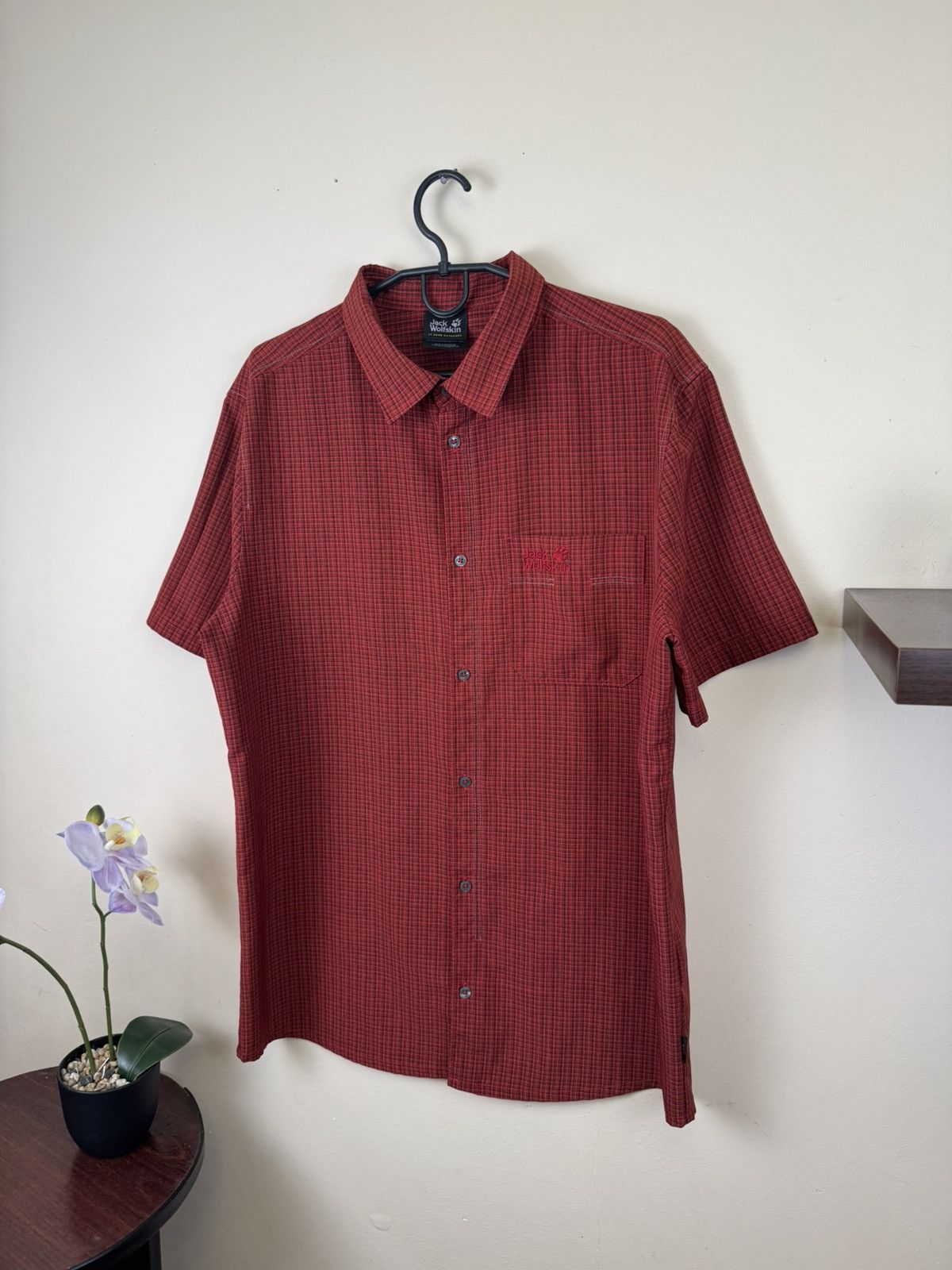 Jack Wolfskin Jack Wolfskin T shirt Shirt Button Up L Checked Casual Red 🏕️ Size US L / EU 52-54 / 3 - 4 Thumbnail