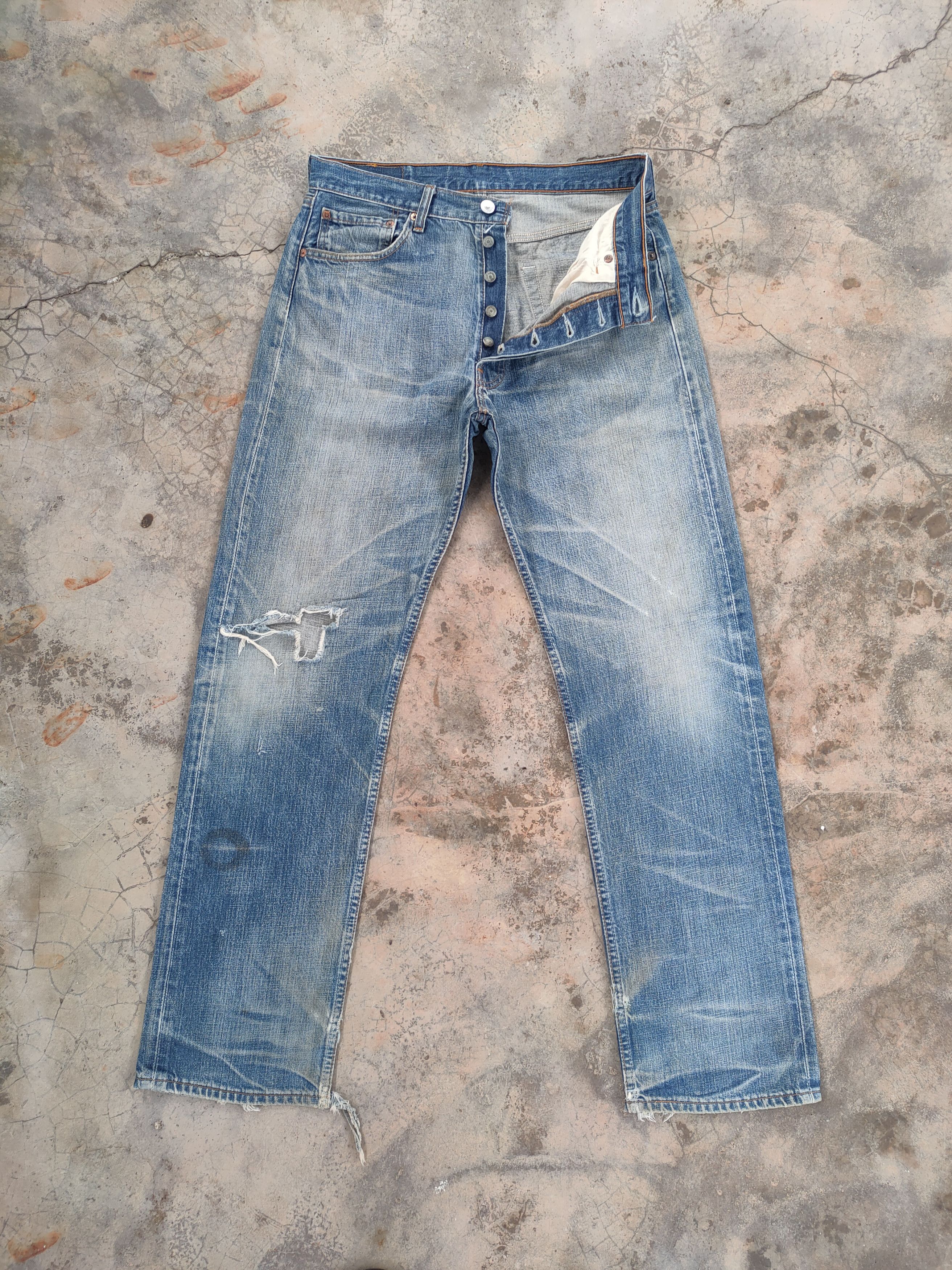 VINTAGE LEVI\'S 501 DISTRESSED JEANS DENIM PANTS