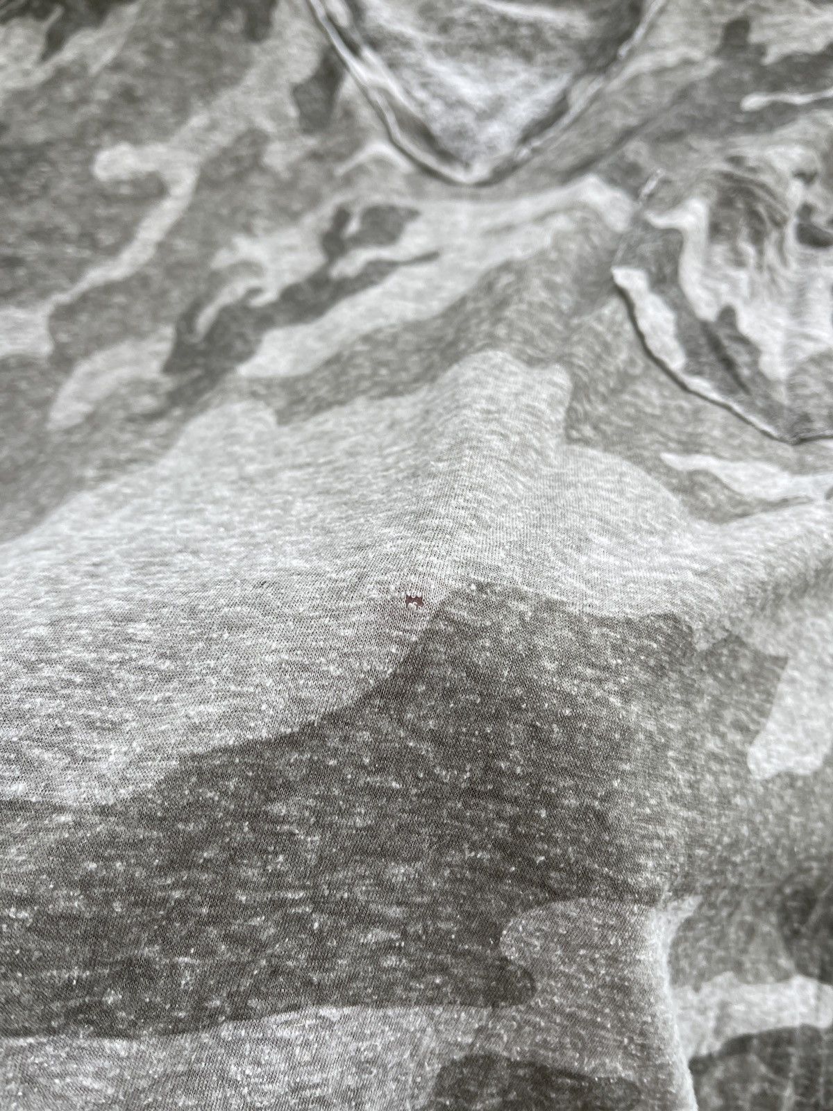 Dolce & Gabbana VINTAGE D&G CAMO V NECK SINGLE POCKET VERY RARE Size US M / EU 48-50 / 2 - 11 Thumbnail